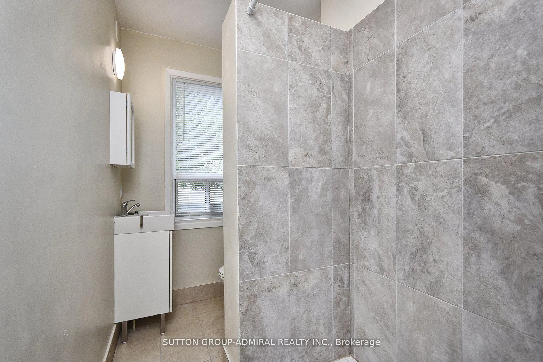 Photo 10 of Unit Upper#2, 1932 Queen Street, Toronto, The Beaches — HOMEH