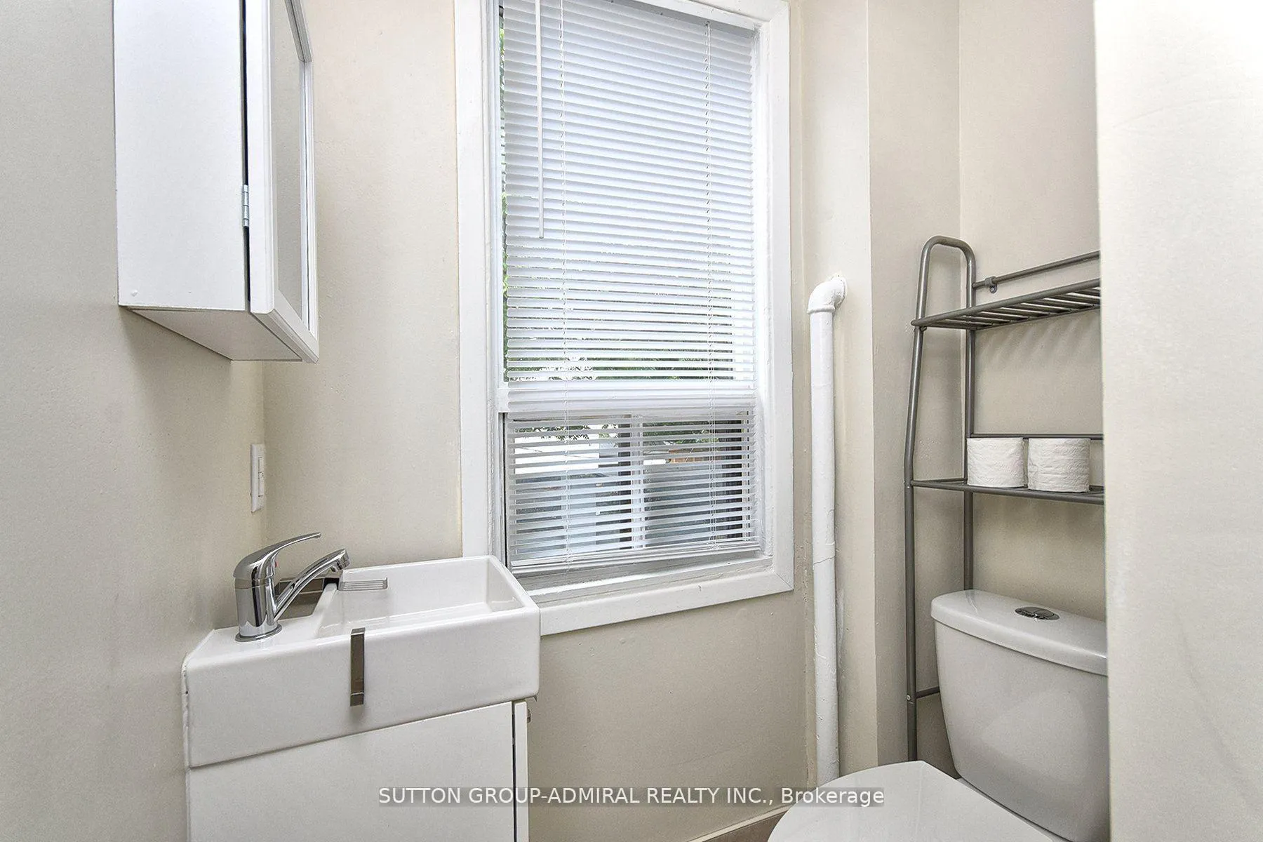 Photo 11 of Unit Upper#2, 1932 Queen Street, Toronto, The Beaches — HOMEH