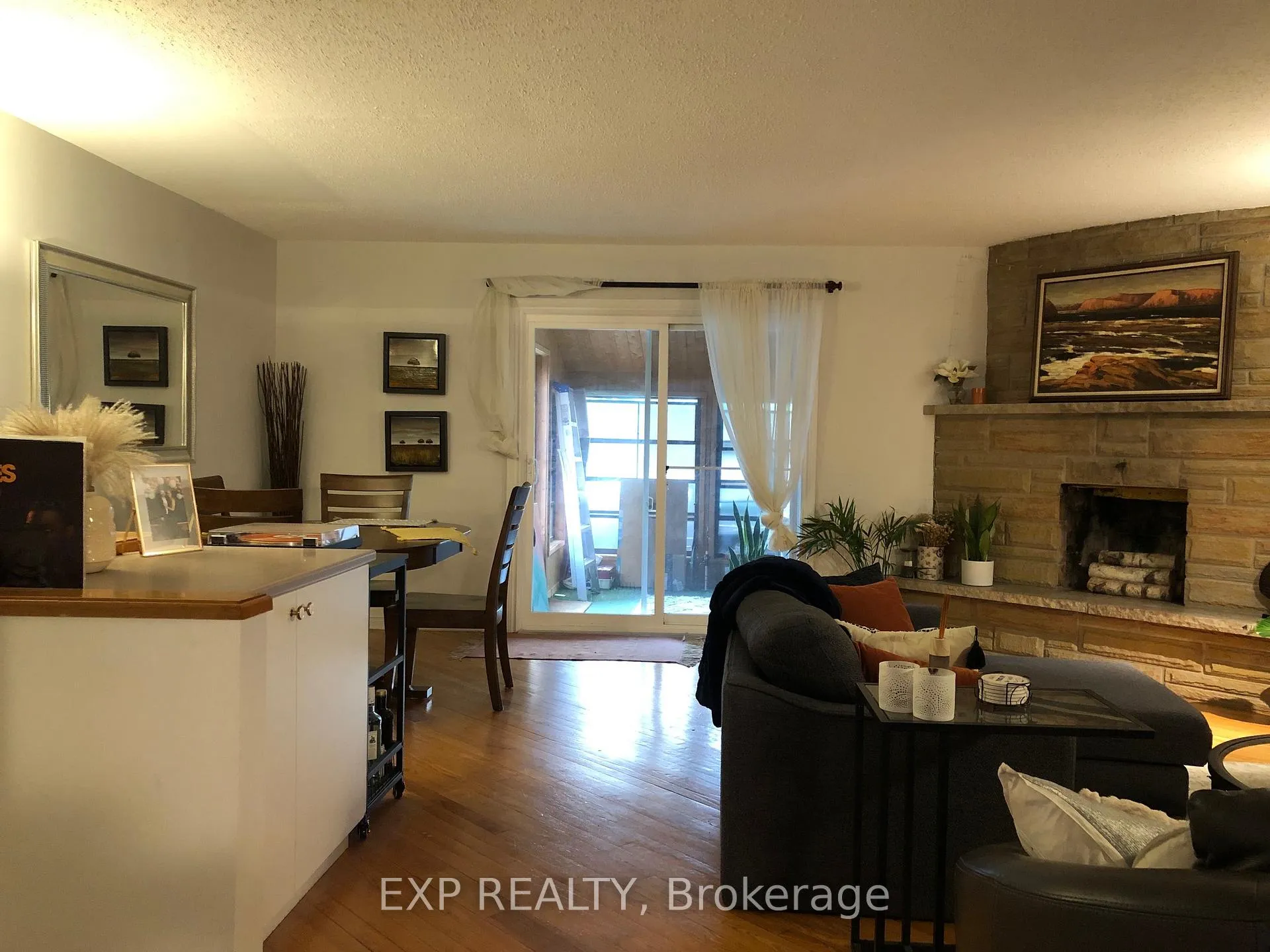 Photo 9 of 240 Breezehill Avenue S, Ottawa, West Centre Town — HOMEH