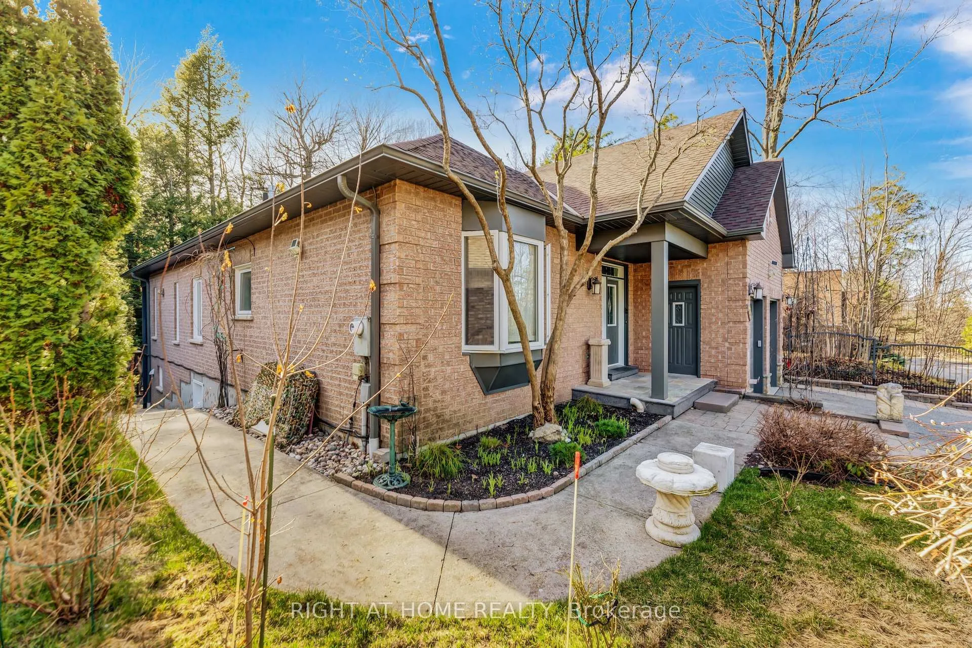 Photo 2 of 600 Henderson Drive, Aurora, Aurora Highlands — HOMEH