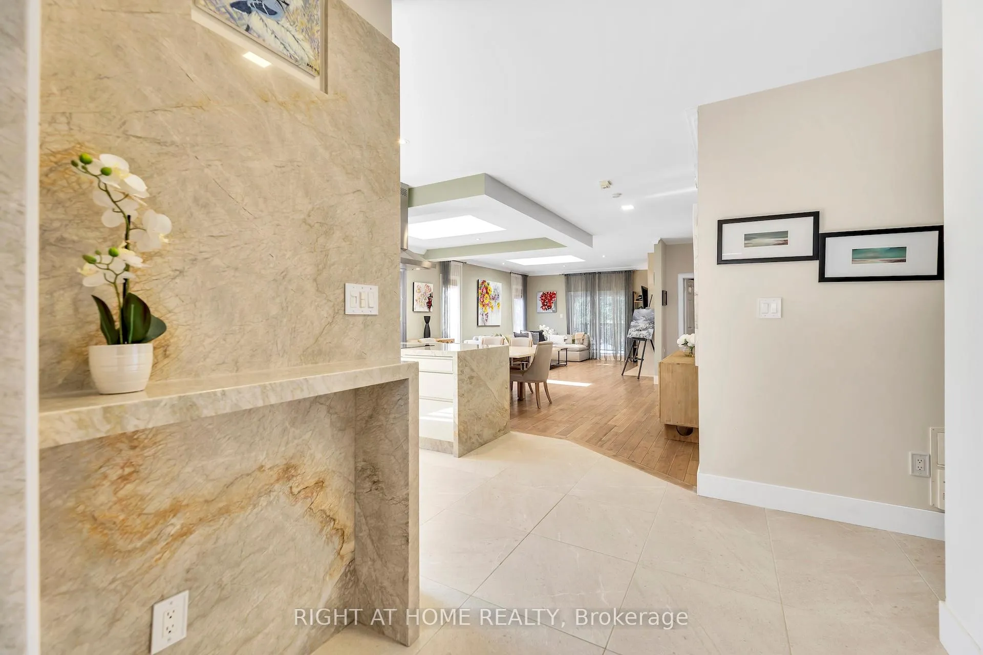 Photo 4 of 600 Henderson Drive, Aurora, Aurora Highlands — HOMEH