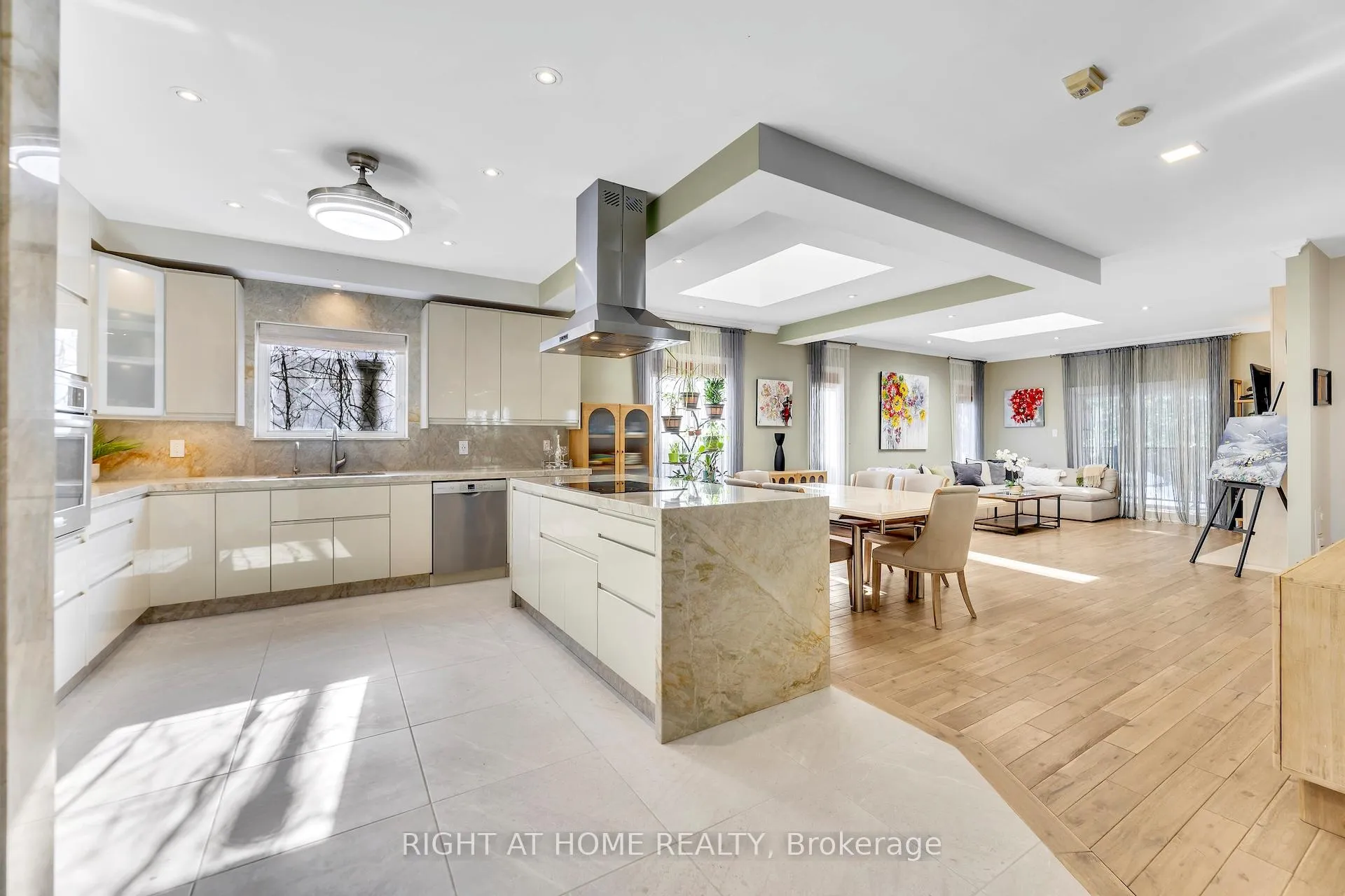Photo 5 of 600 Henderson Drive, Aurora, Aurora Highlands — HOMEH