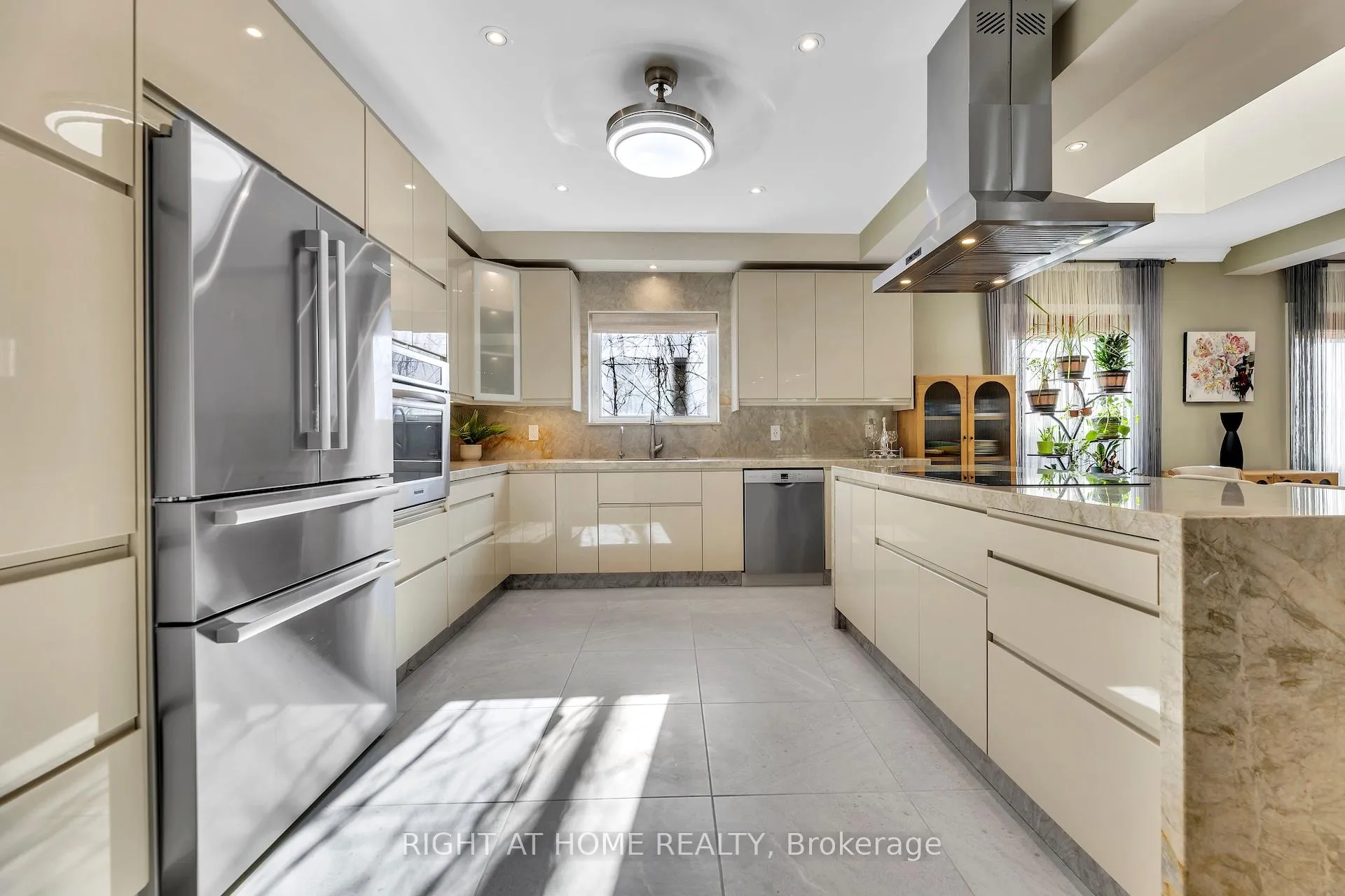 Photo 6 of 600 Henderson Drive, Aurora, Aurora Highlands — HOMEH