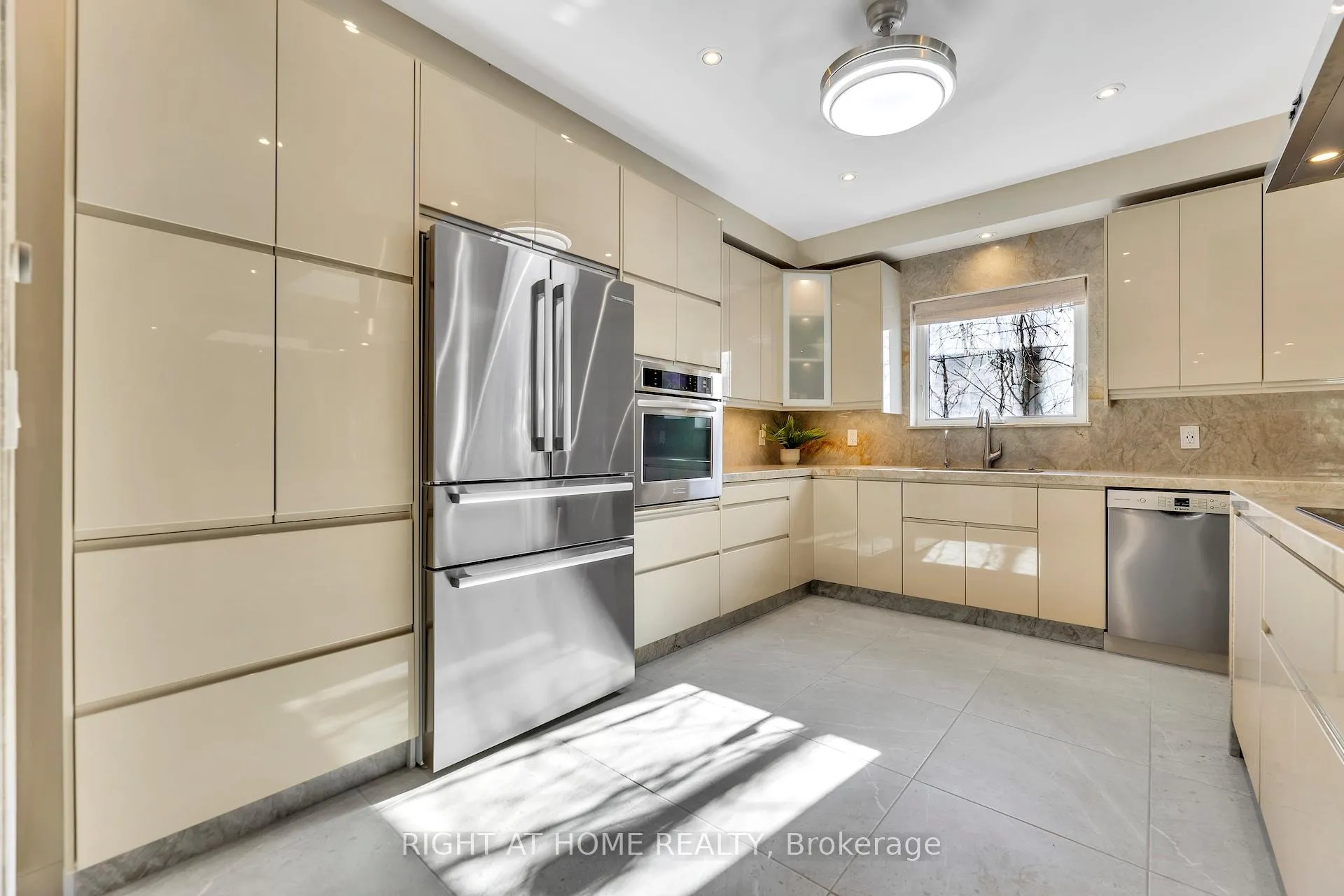 Photo 7 of 600 Henderson Drive, Aurora, Aurora Highlands — HOMEH