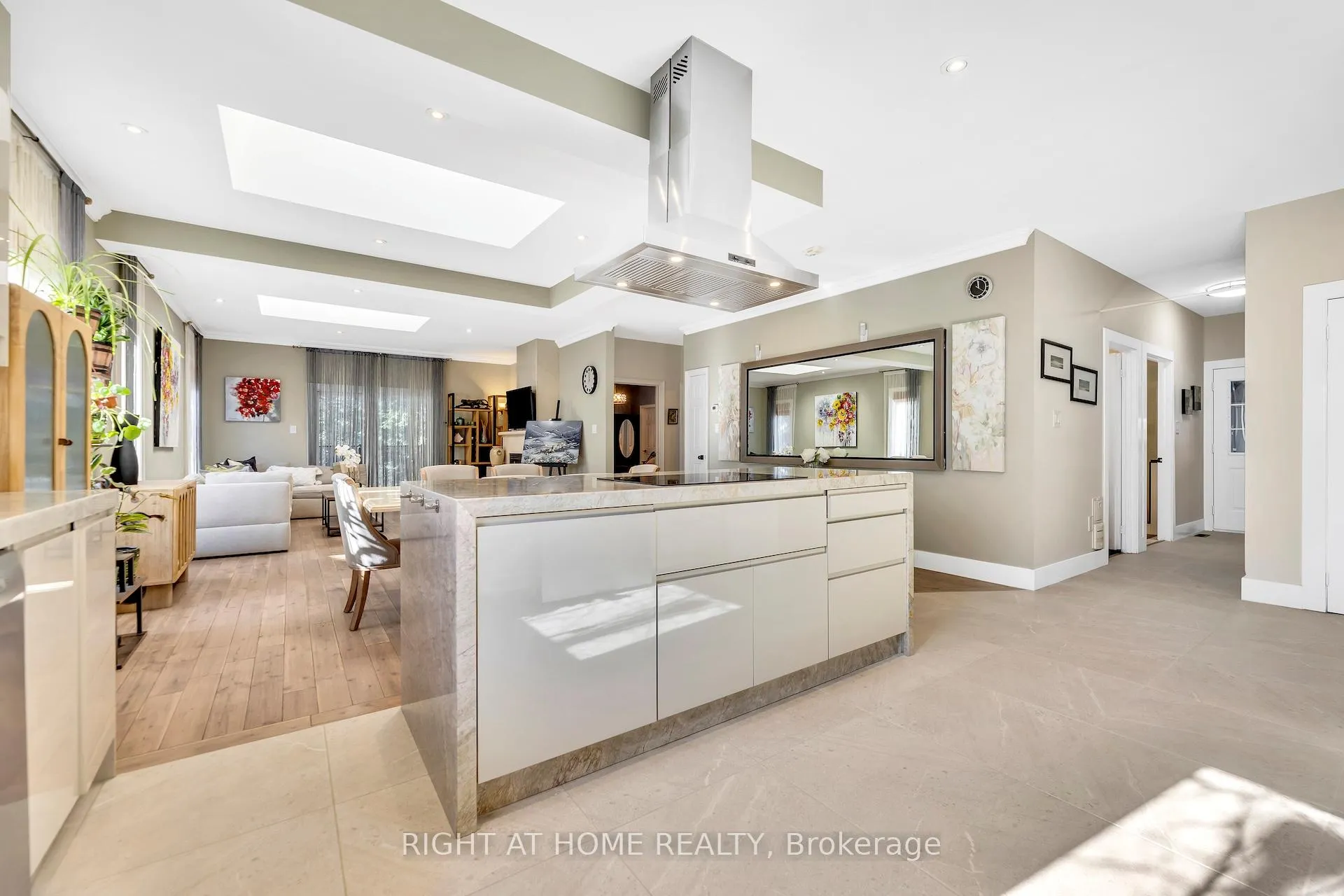 Photo 8 of 600 Henderson Drive, Aurora, Aurora Highlands — HOMEH