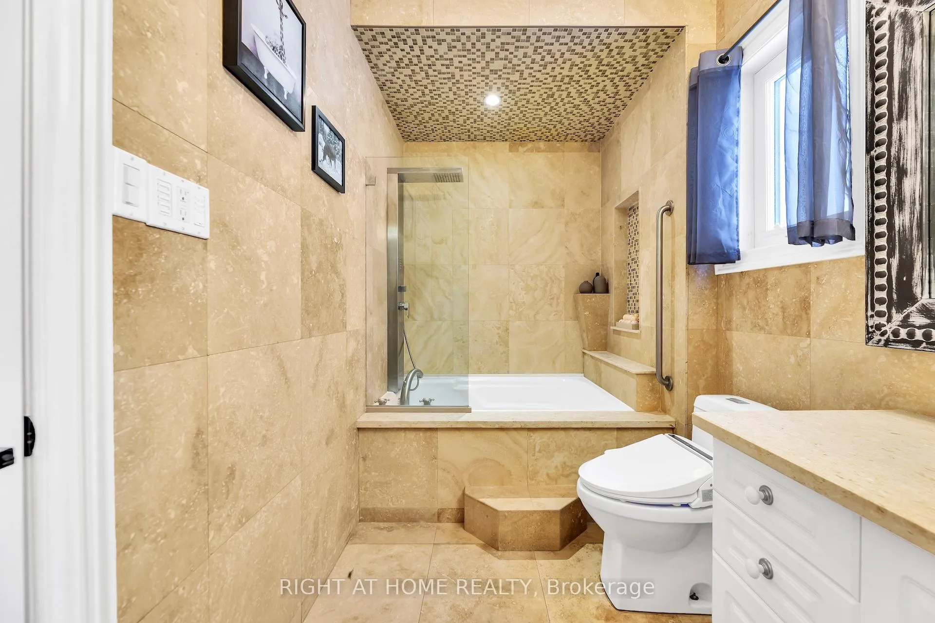 Photo 21 of 600 Henderson Drive, Aurora, Aurora Highlands — HOMEH