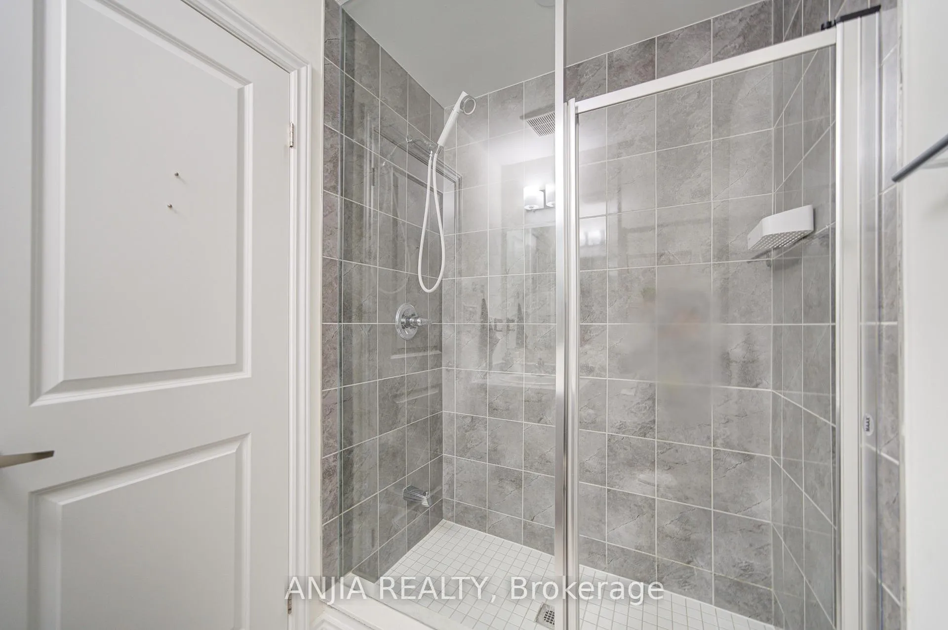 Photo 43 of 64 Chicago Lane, Markham, Wismer — HOMEH
