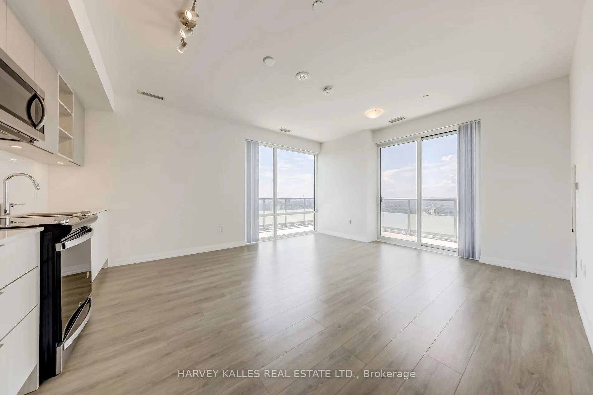 Photo 4 of Unit PH19, 50 Dunfield Avenue, Toronto, Mount Pleasant West — HOMEH