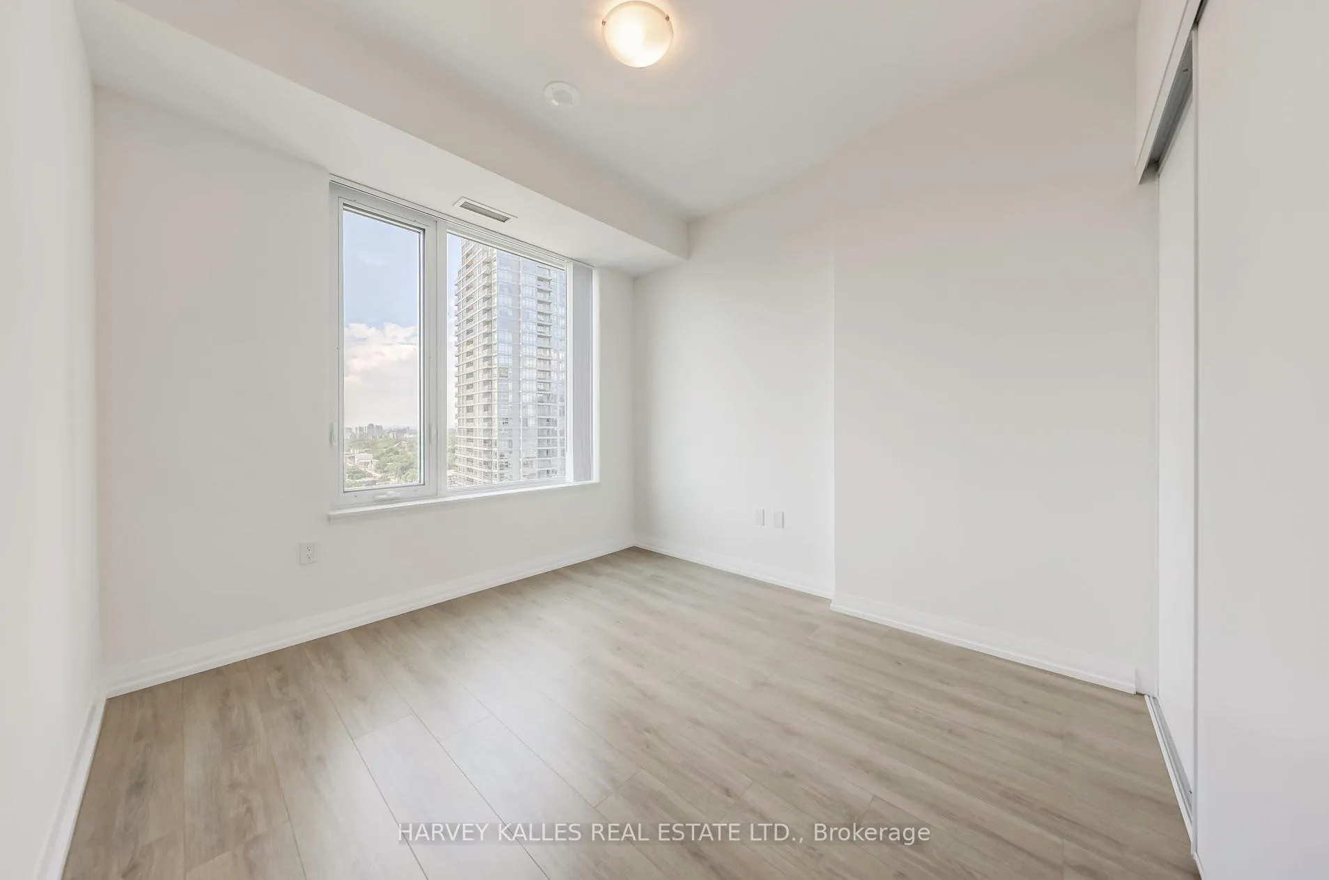 Photo 8 of Unit PH19, 50 Dunfield Avenue, Toronto, Mount Pleasant West — HOMEH