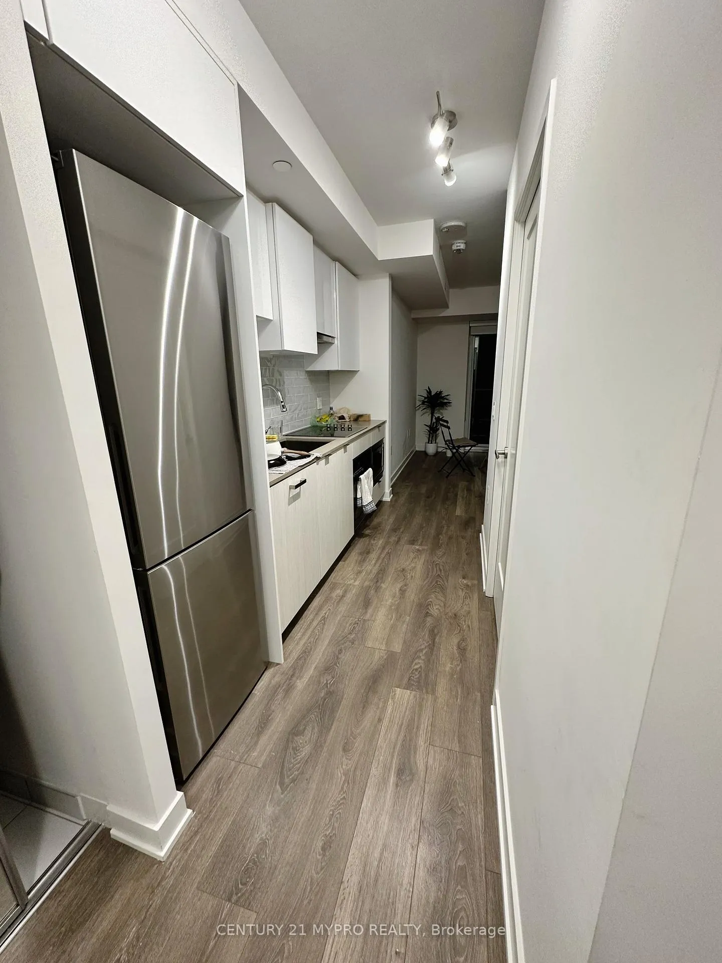 Photo 3 of Unit 3416, 195 Redpath Avenue, Toronto, Mount Pleasant West — HOMEH