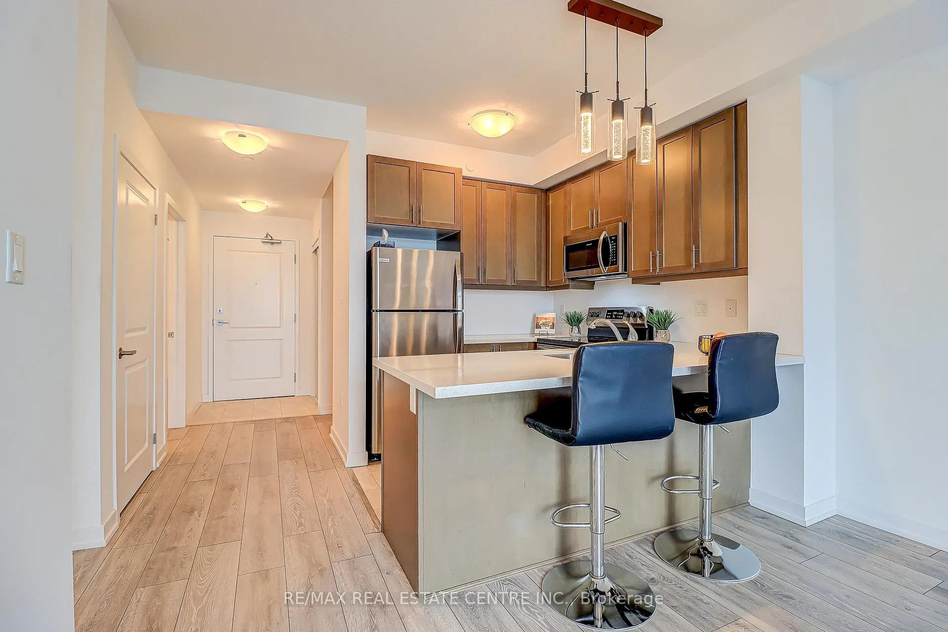 Photo 9 of Unit 332, 101 Shoreview Place, Hamilton, Lakeshore — HOMEH