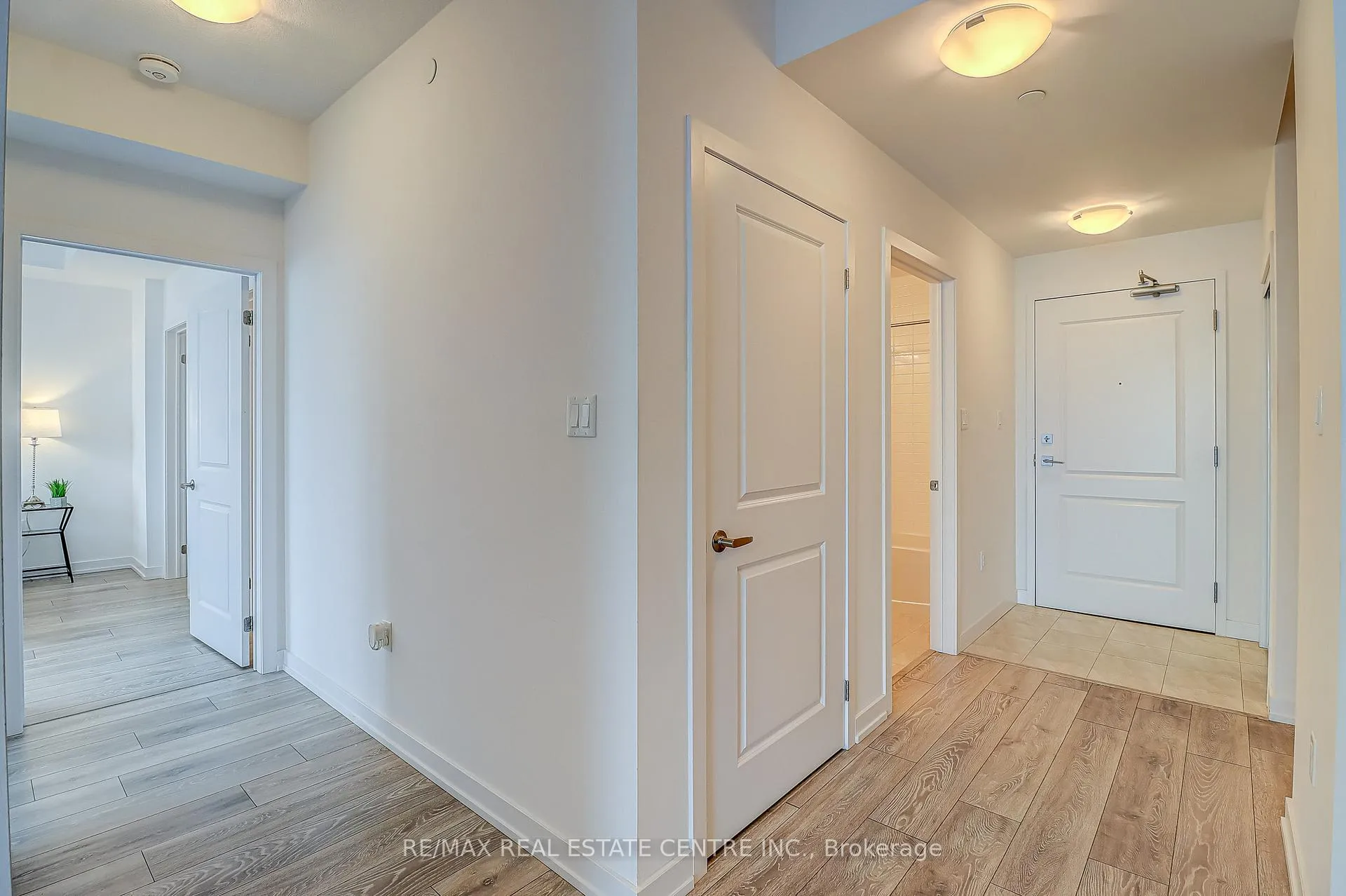 Photo 10 of Unit 332, 101 Shoreview Place, Hamilton, Lakeshore — HOMEH