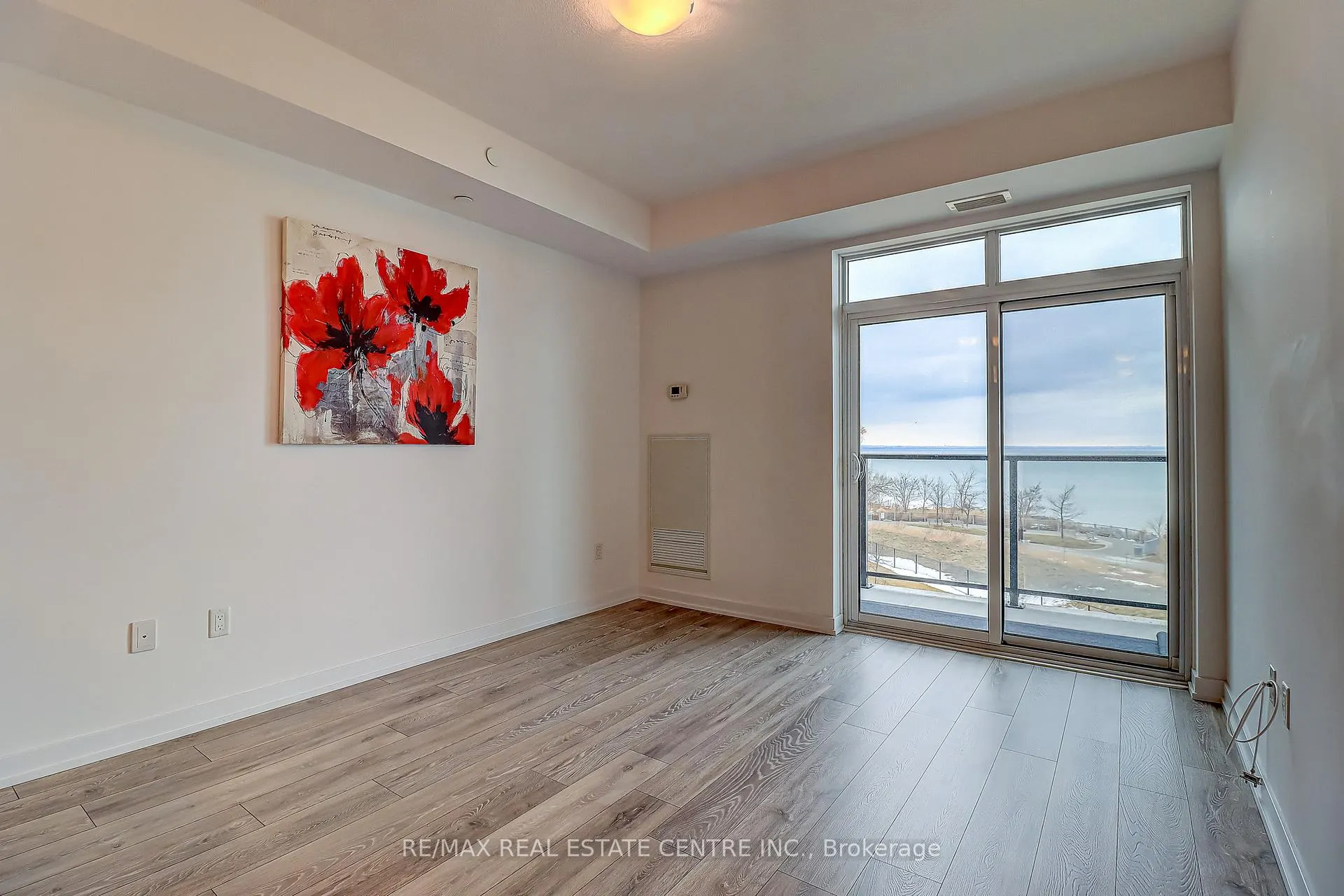 Photo 11 of Unit 332, 101 Shoreview Place, Hamilton, Lakeshore — HOMEH