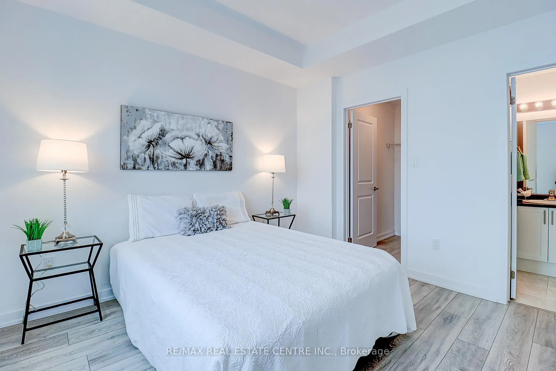 Photo 14 of Unit 332, 101 Shoreview Place, Hamilton, Lakeshore — HOMEH