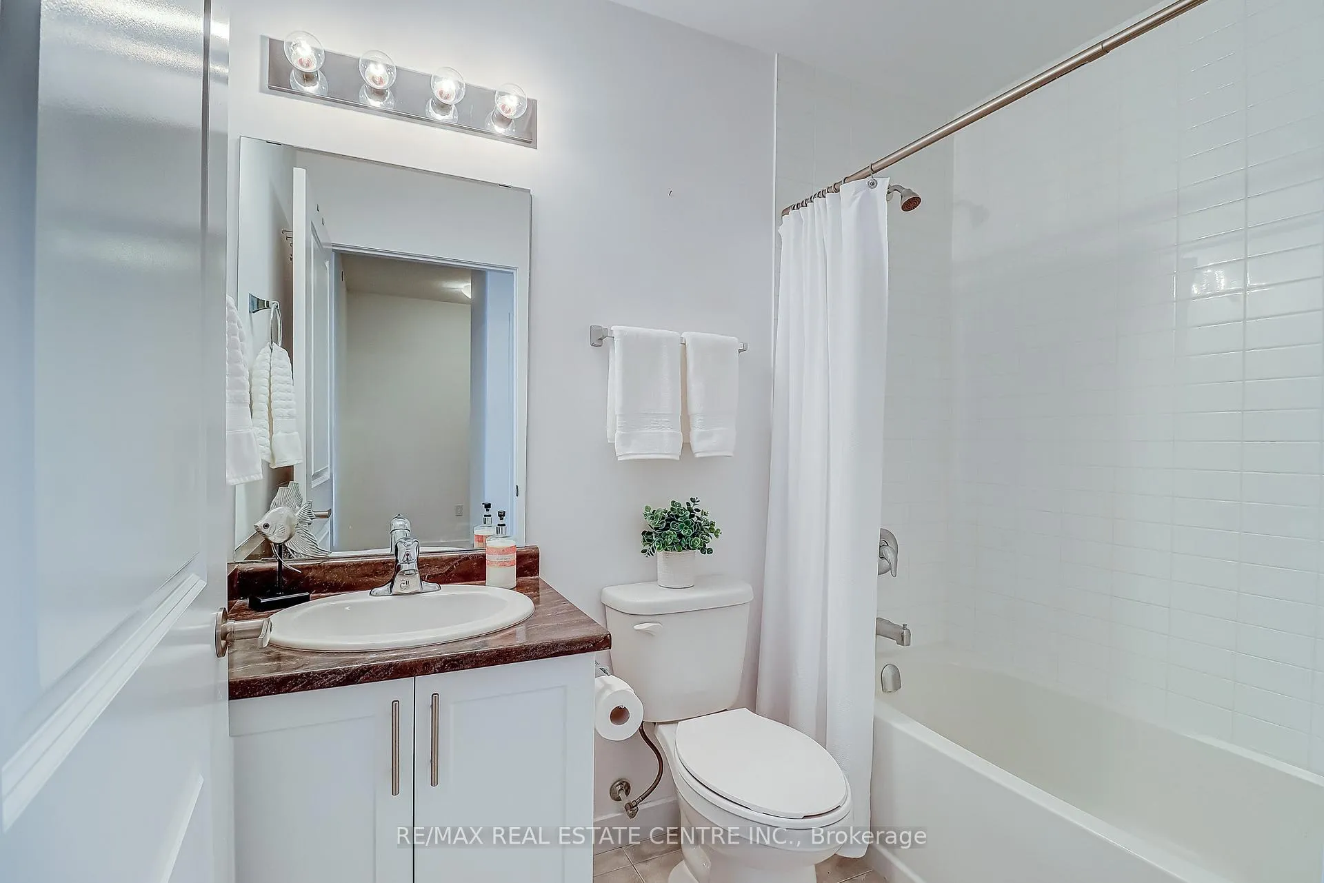 Photo 21 of Unit 332, 101 Shoreview Place, Hamilton, Lakeshore — HOMEH