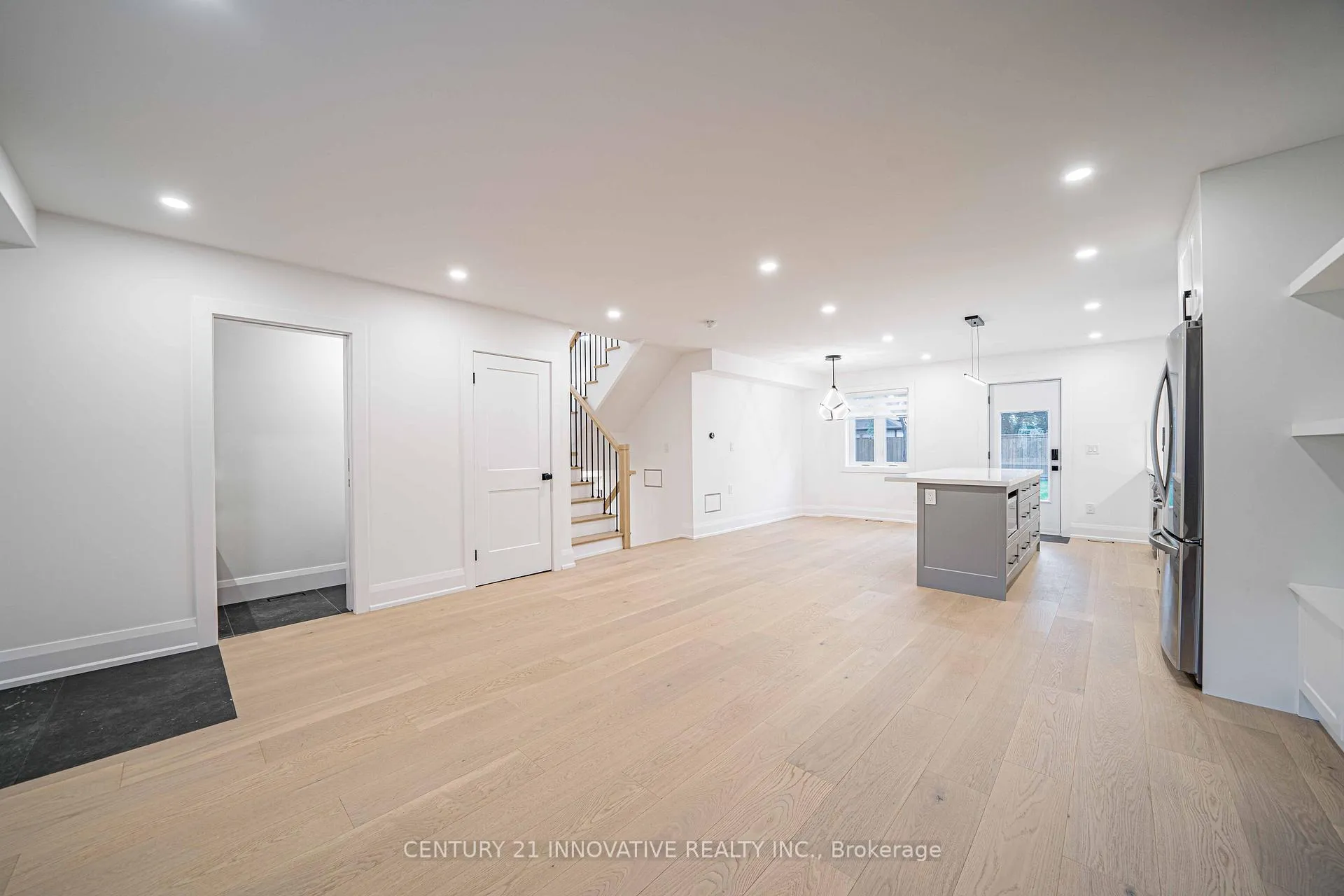 Photo 3 of 58 Carsbrooke Road, Etobicoke, Etobicoke West Mall — HOMEH