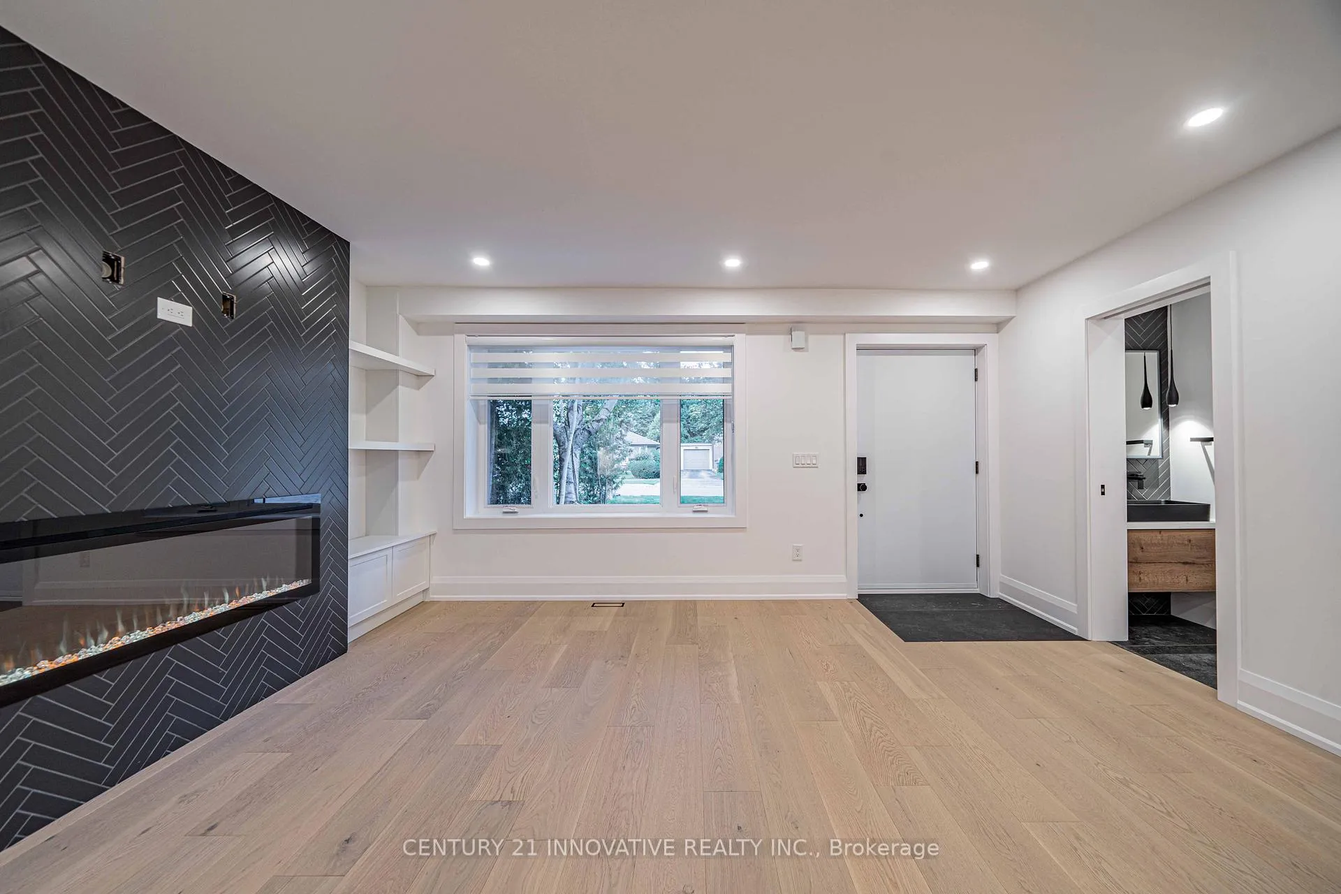 Photo 4 of 58 Carsbrooke Road, Etobicoke, Etobicoke West Mall — HOMEH