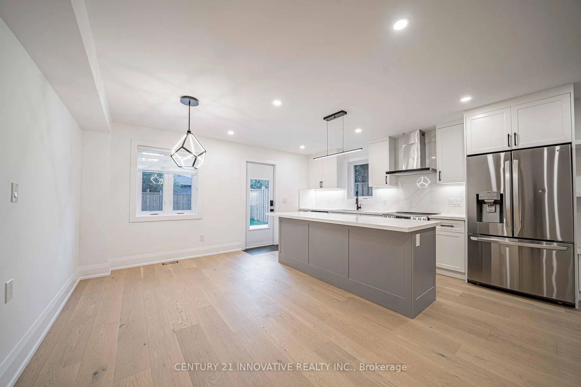 Photo 5 of 58 Carsbrooke Road, Etobicoke, Etobicoke West Mall — HOMEH