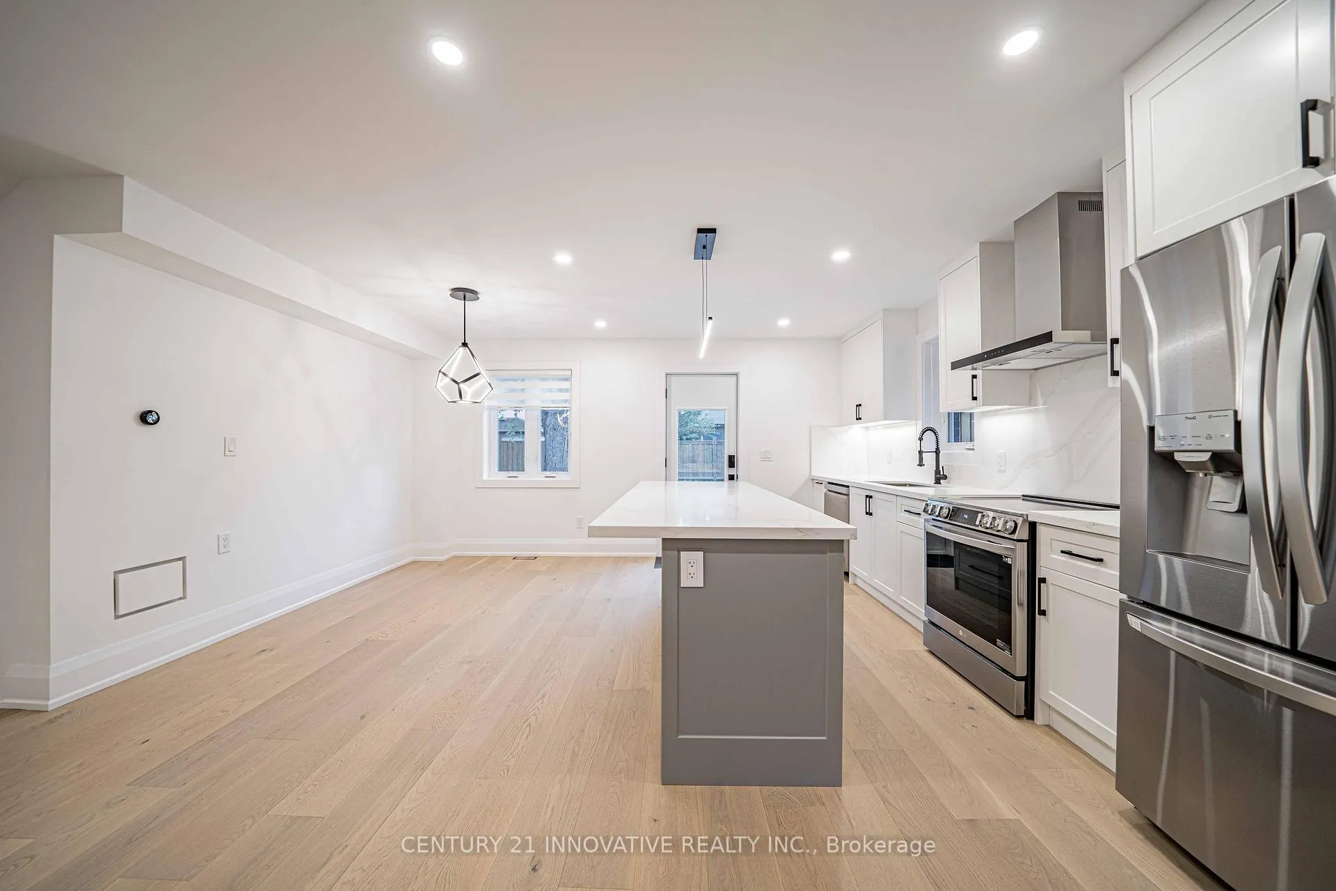 Photo 6 of 58 Carsbrooke Road, Etobicoke, Etobicoke West Mall — HOMEH