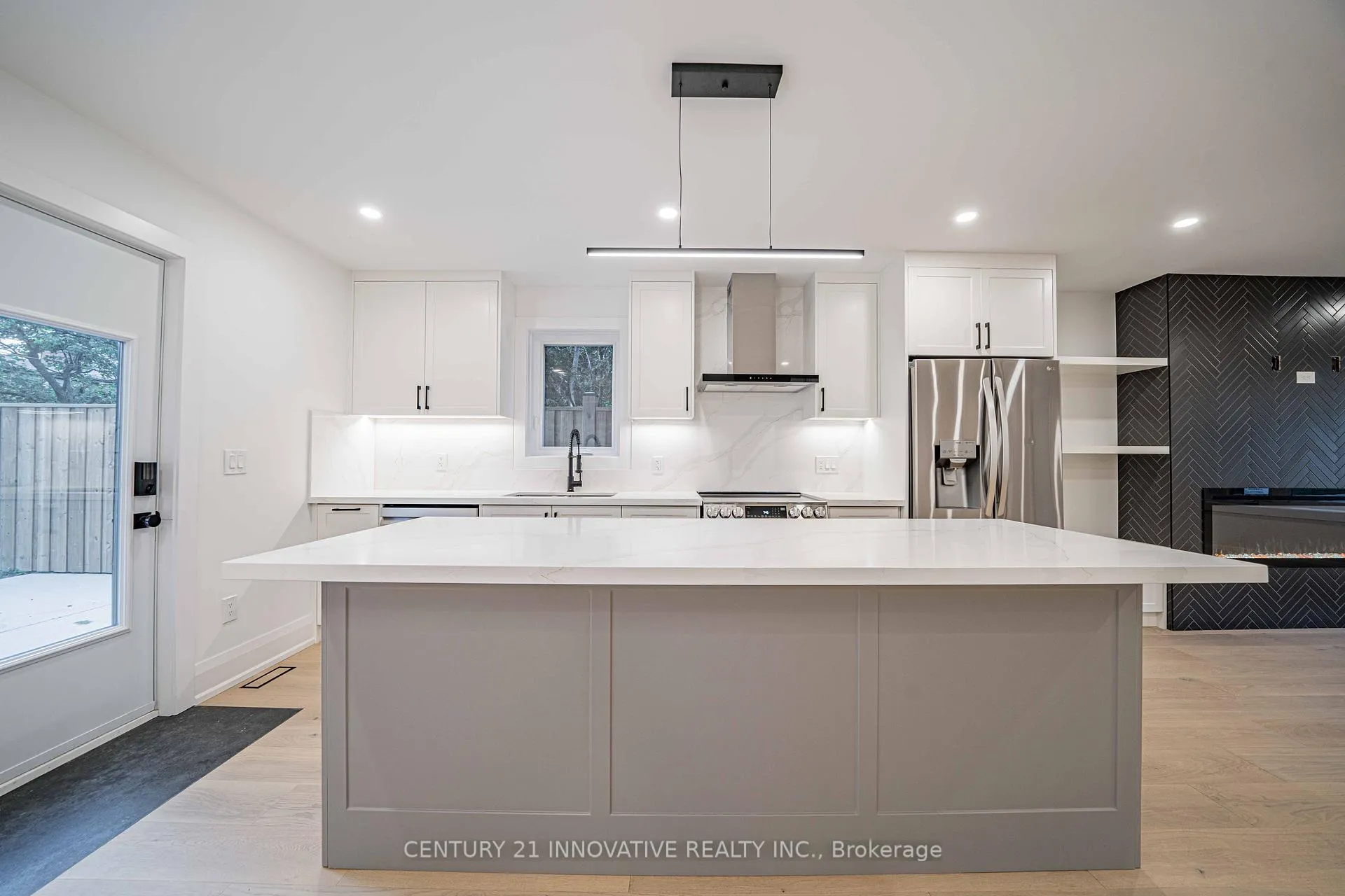Photo 10 of 58 Carsbrooke Road, Etobicoke, Etobicoke West Mall — HOMEH