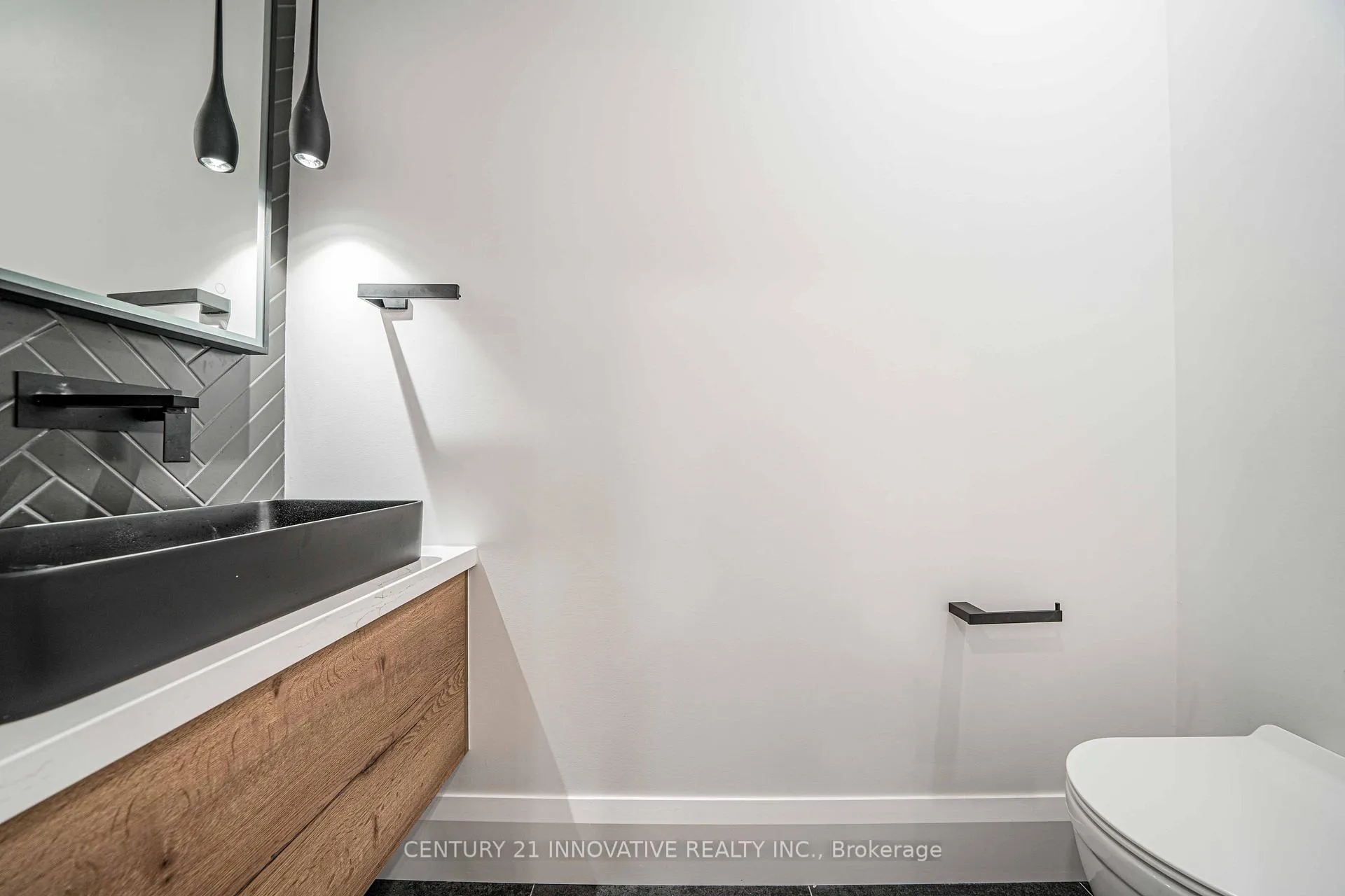 Photo 12 of 58 Carsbrooke Road, Etobicoke, Etobicoke West Mall — HOMEH