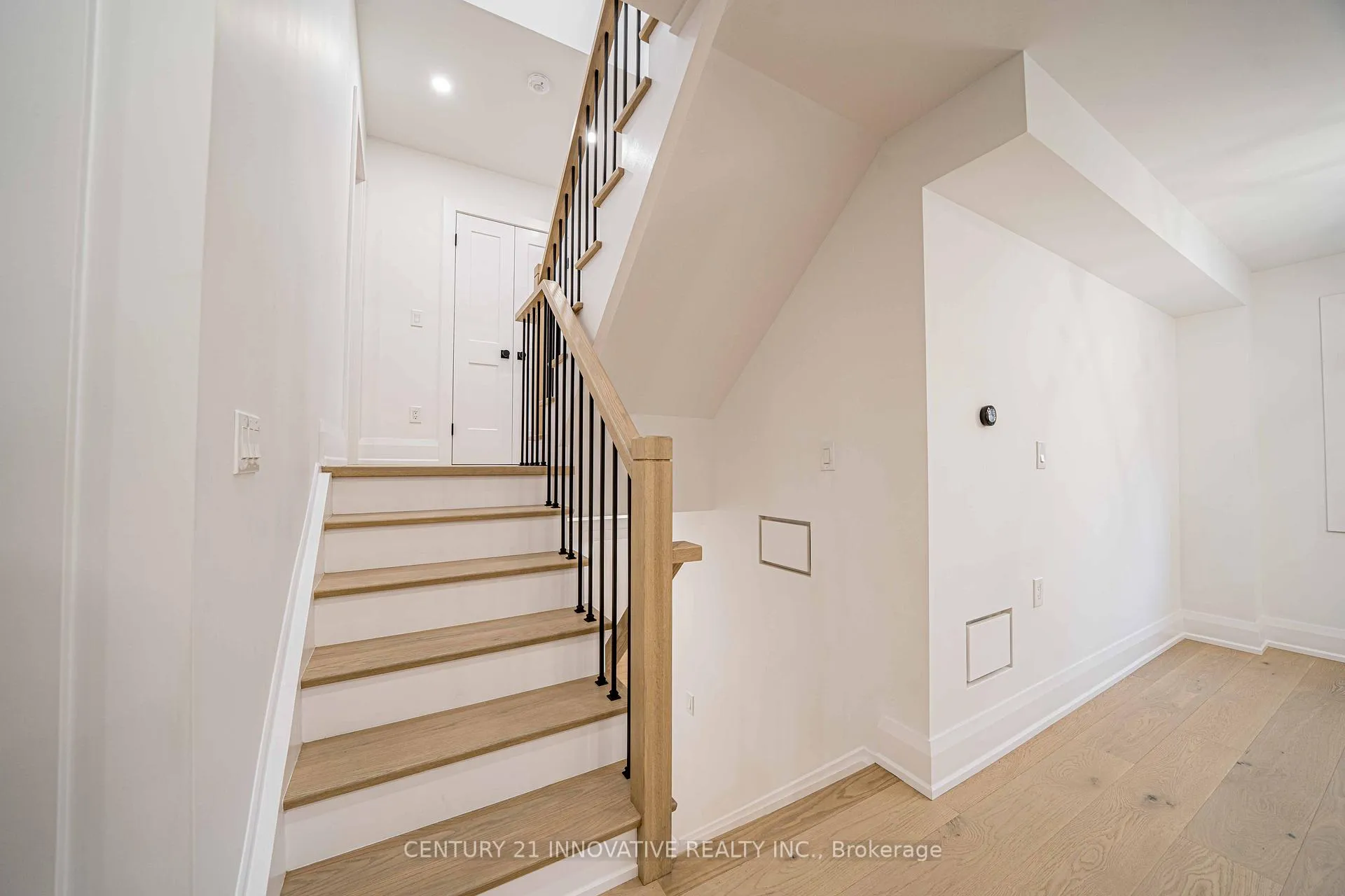 Photo 14 of 58 Carsbrooke Road, Etobicoke, Etobicoke West Mall — HOMEH