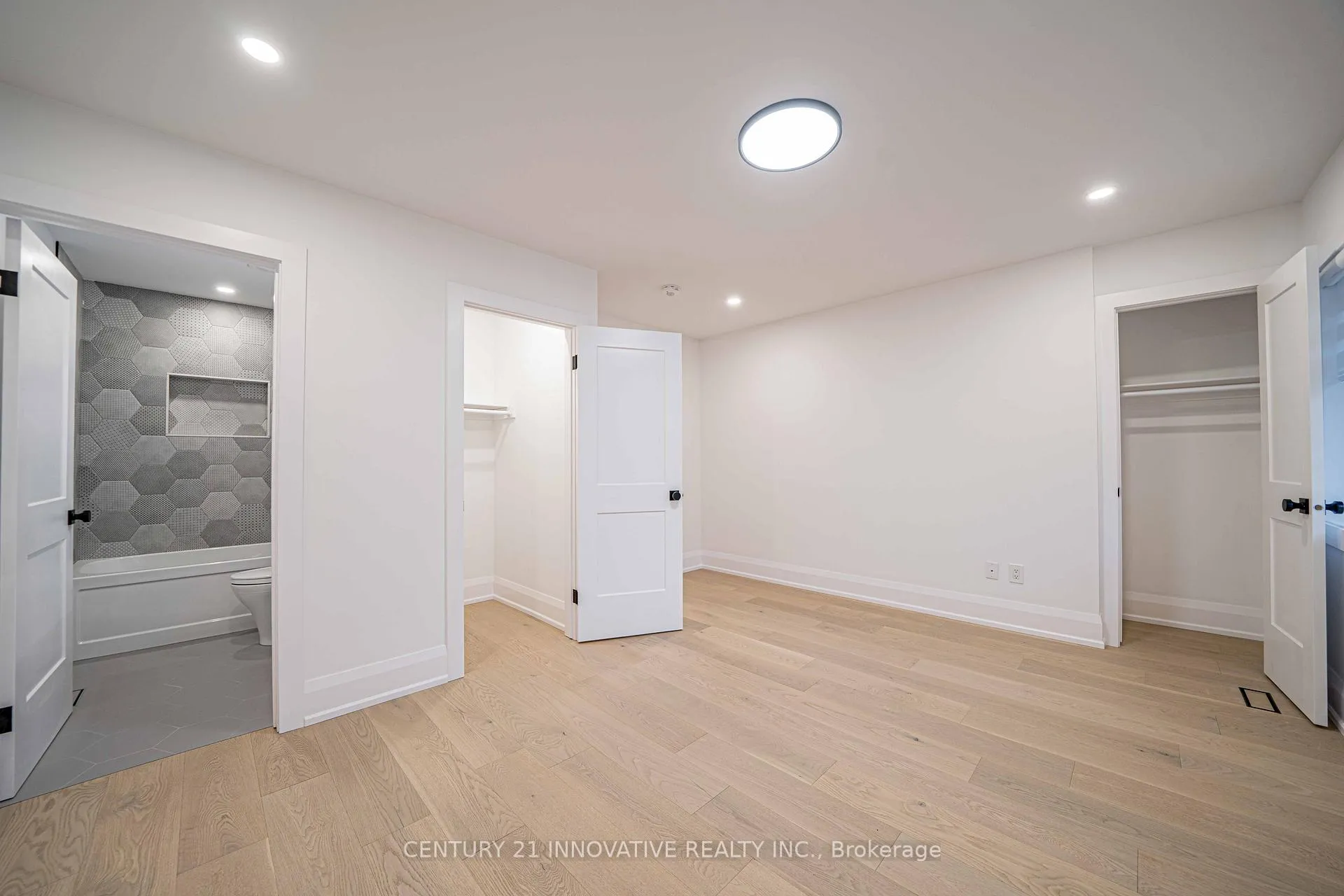 Photo 15 of 58 Carsbrooke Road, Etobicoke, Etobicoke West Mall — HOMEH