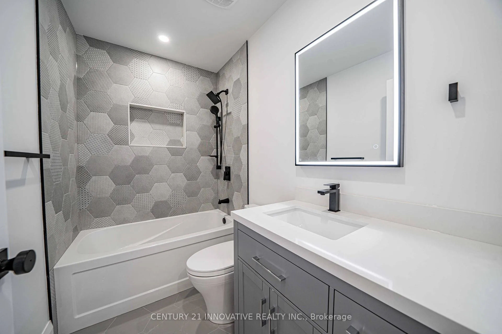 Photo 16 of 58 Carsbrooke Road, Etobicoke, Etobicoke West Mall — HOMEH