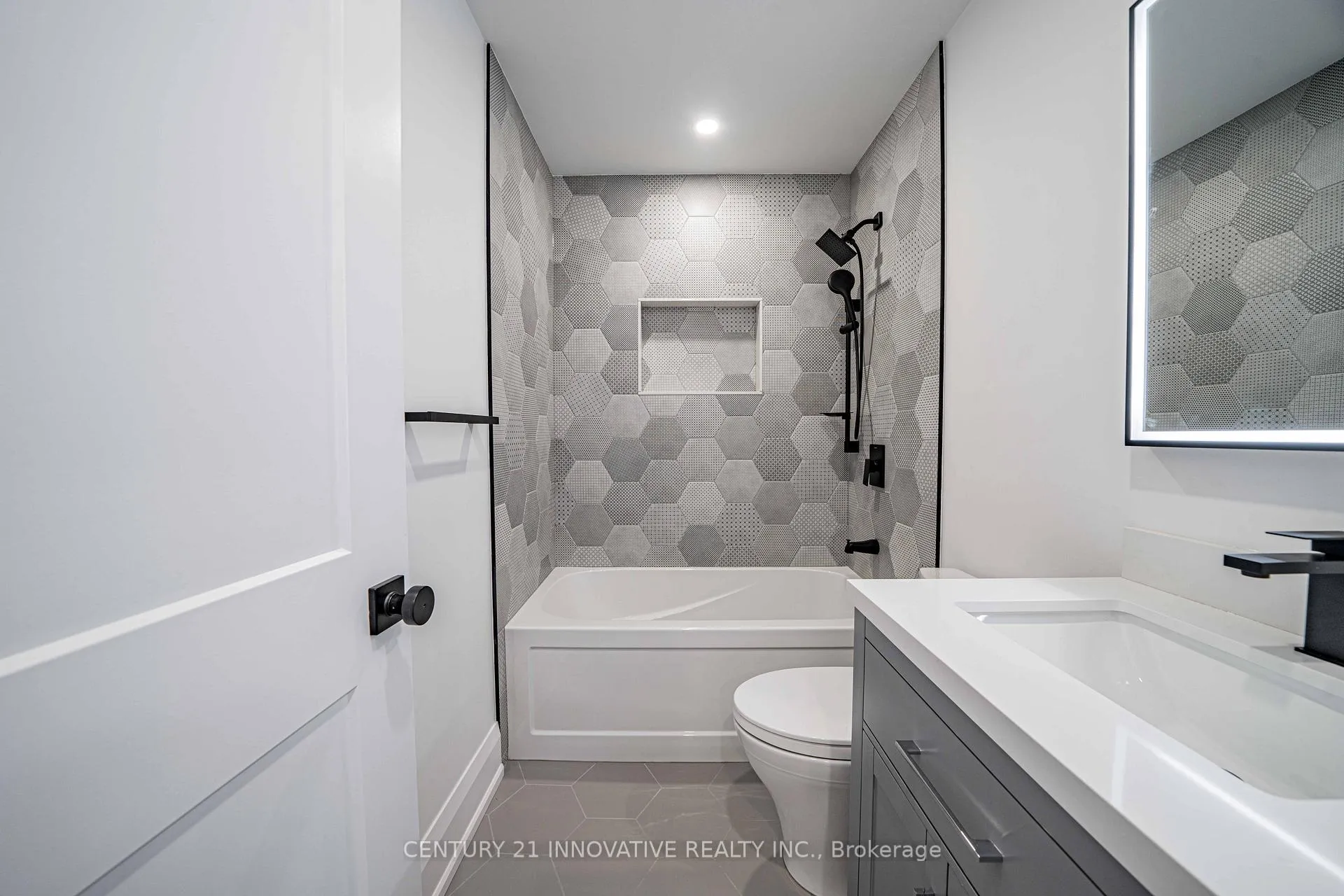 Photo 18 of 58 Carsbrooke Road, Etobicoke, Etobicoke West Mall — HOMEH