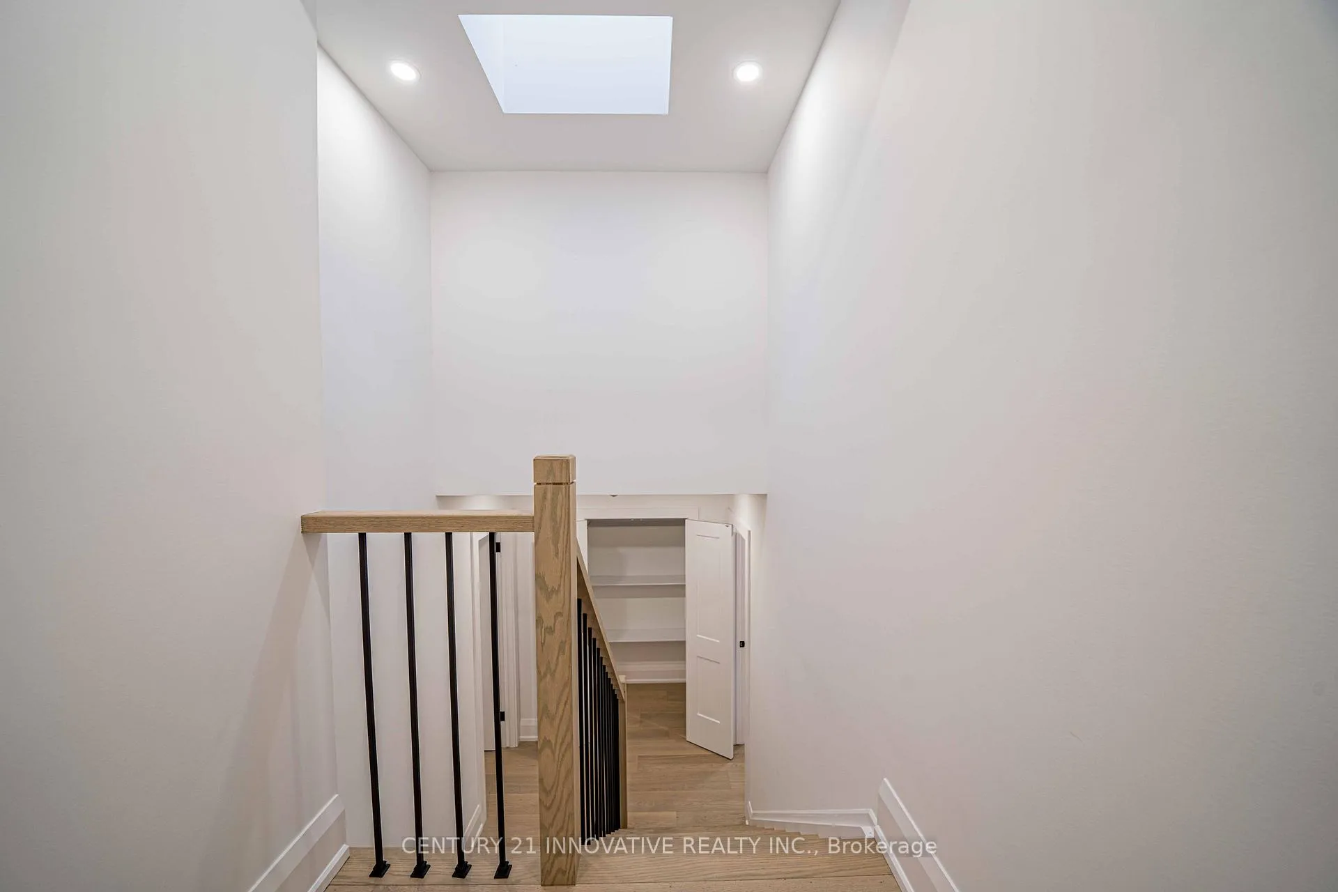 Photo 22 of 58 Carsbrooke Road, Etobicoke, Etobicoke West Mall — HOMEH