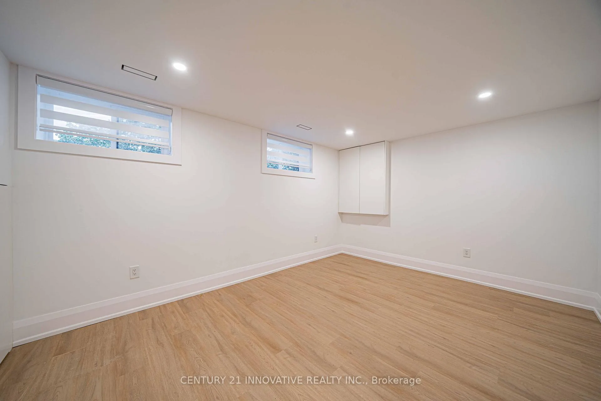 Photo 31 of 58 Carsbrooke Road, Etobicoke, Etobicoke West Mall — HOMEH