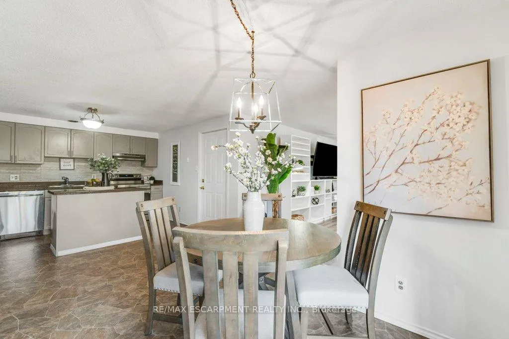 Photo 7 of 28 Kathleen Street, Brant, Paris — HOMEH