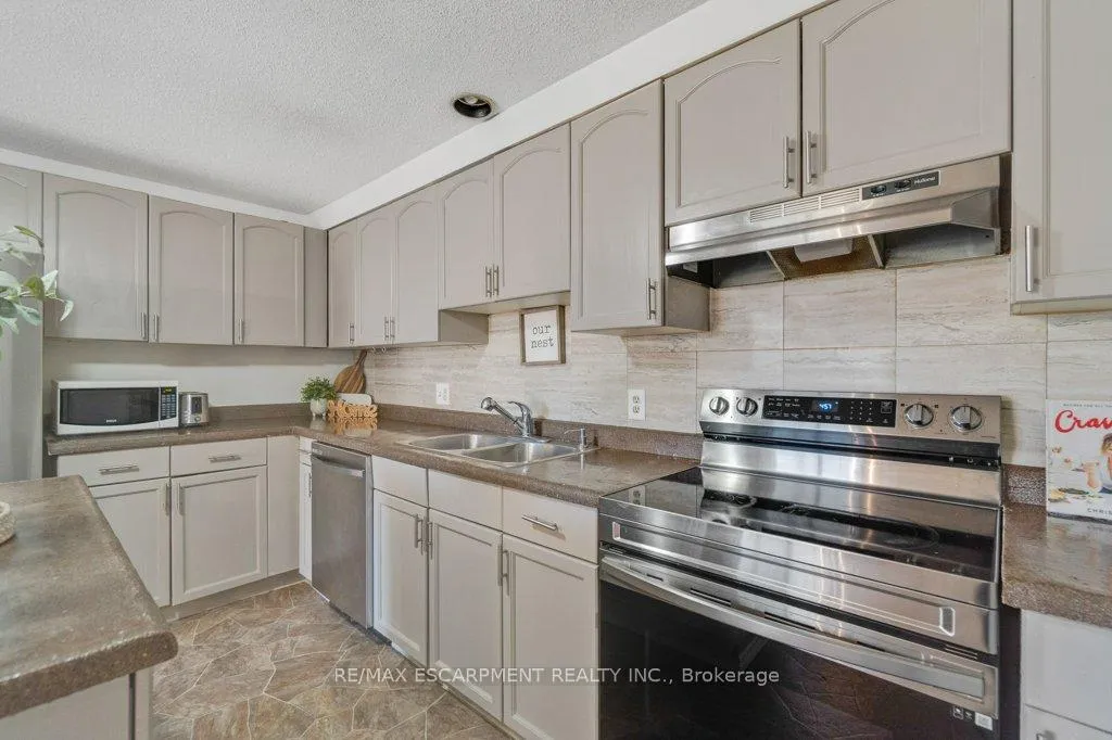 Photo 10 of 28 Kathleen Street, Brant, Paris — HOMEH