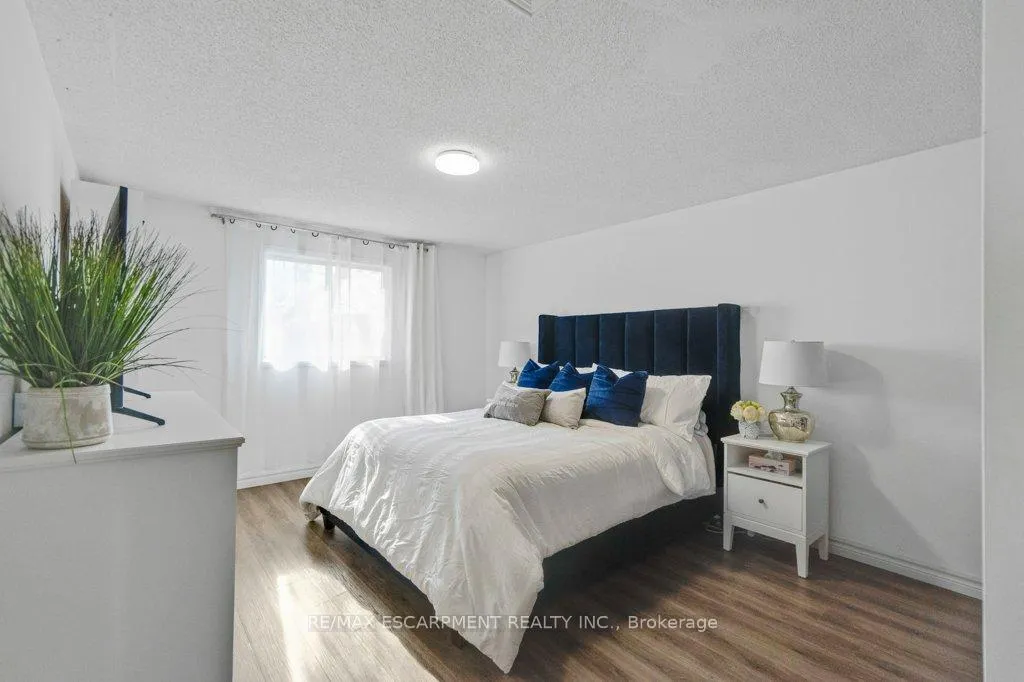 Photo 11 of 28 Kathleen Street, Brant, Paris — HOMEH
