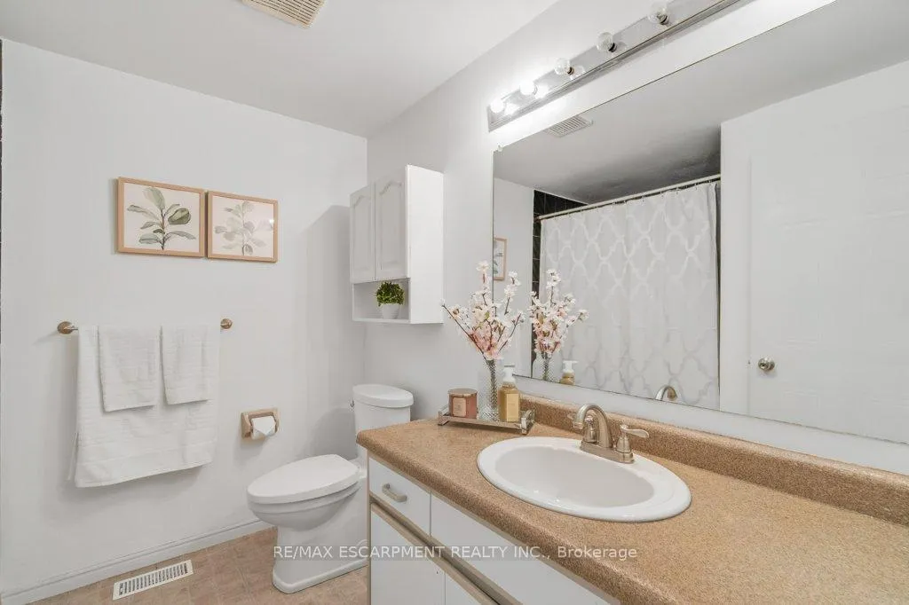 Photo 17 of 28 Kathleen Street, Brant, Paris — HOMEH