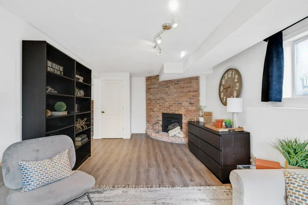 Photo 18 of 28 Kathleen Street, Brant, Paris — HOMEH