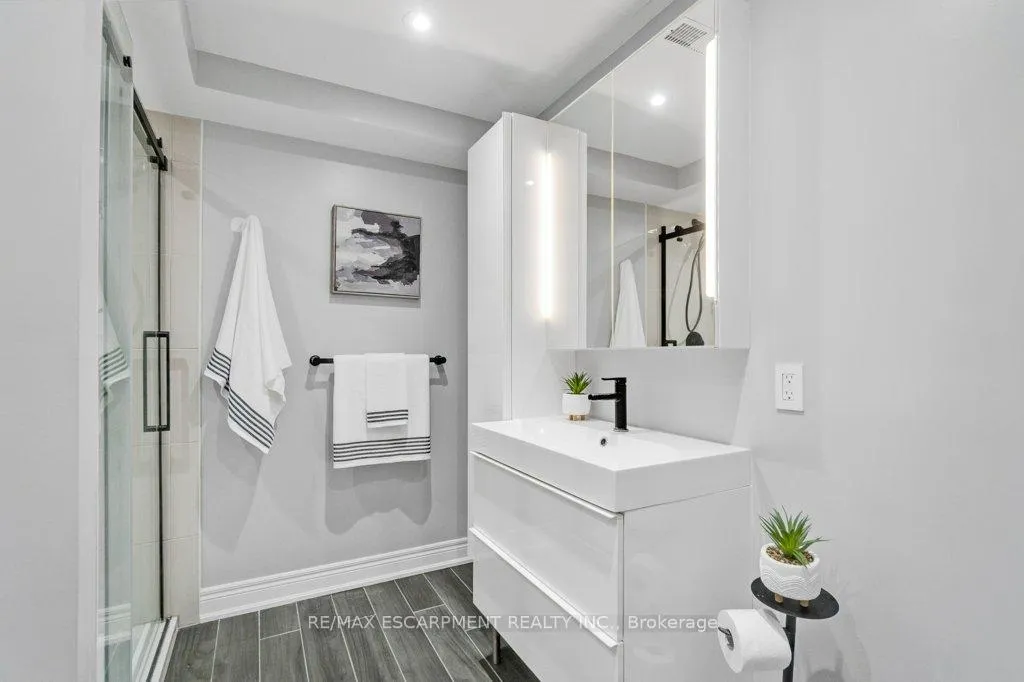 Photo 24 of 28 Kathleen Street, Brant, Paris — HOMEH