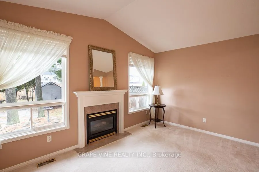 Photo 3 of 1 Newcastle Avenue, Ottawa, Kanata - Morgan's Grant/South March — HOMEH
