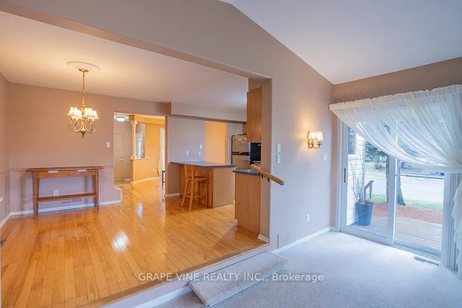 Photo 6 of 1 Newcastle Avenue, Ottawa, Kanata - Morgan's Grant/South March — HOMEH