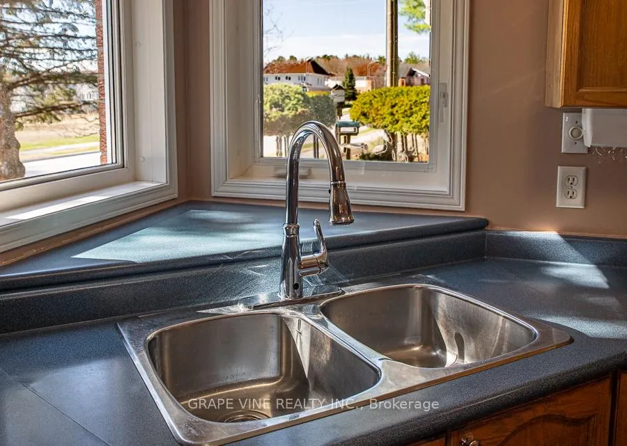 Photo 13 of 1 Newcastle Avenue, Ottawa, Kanata - Morgan's Grant/South March — HOMEH