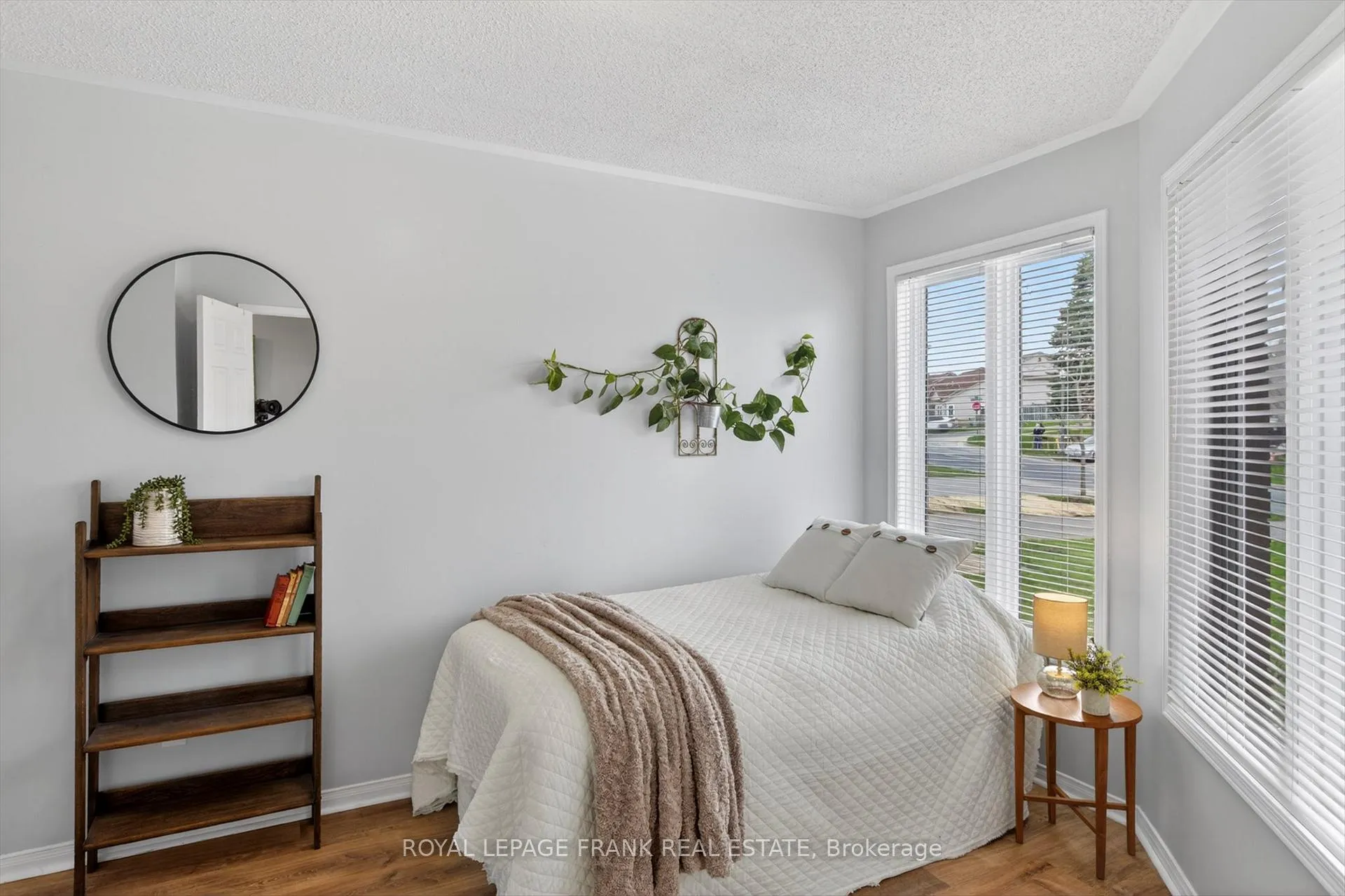 Photo 5 of 1345 Eagle Crescent, Peterborough, Monaghan Ward 2 — HOMEH