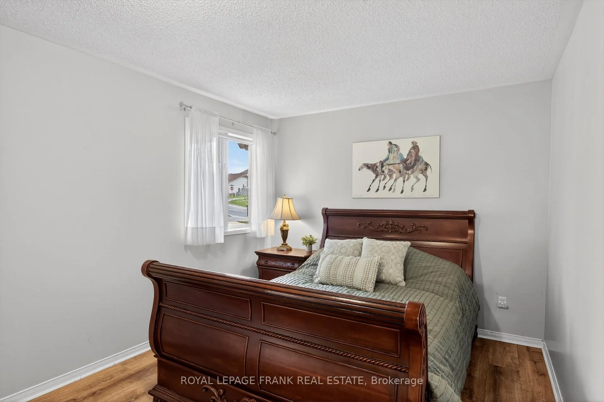 Photo 8 of 1345 Eagle Crescent, Peterborough, Monaghan Ward 2 — HOMEH