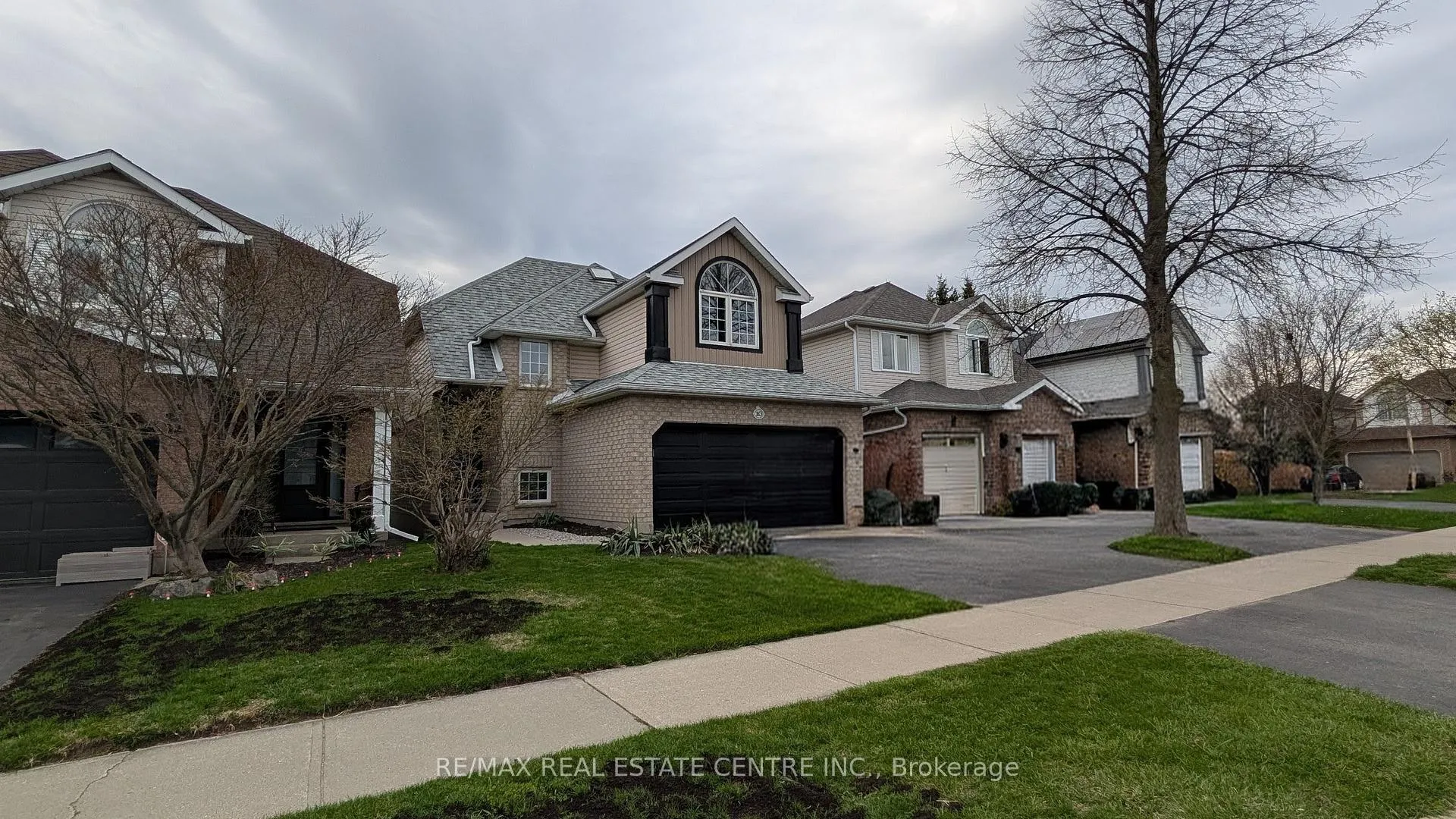 Photo 1 of 10 Periwinkle Way, Guelph, Pineridge/Westminster Woods — HOMEH