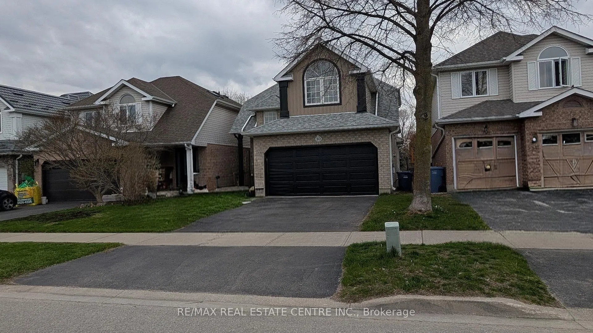 Photo 4 of 10 Periwinkle Way, Guelph, Pineridge/Westminster Woods — HOMEH