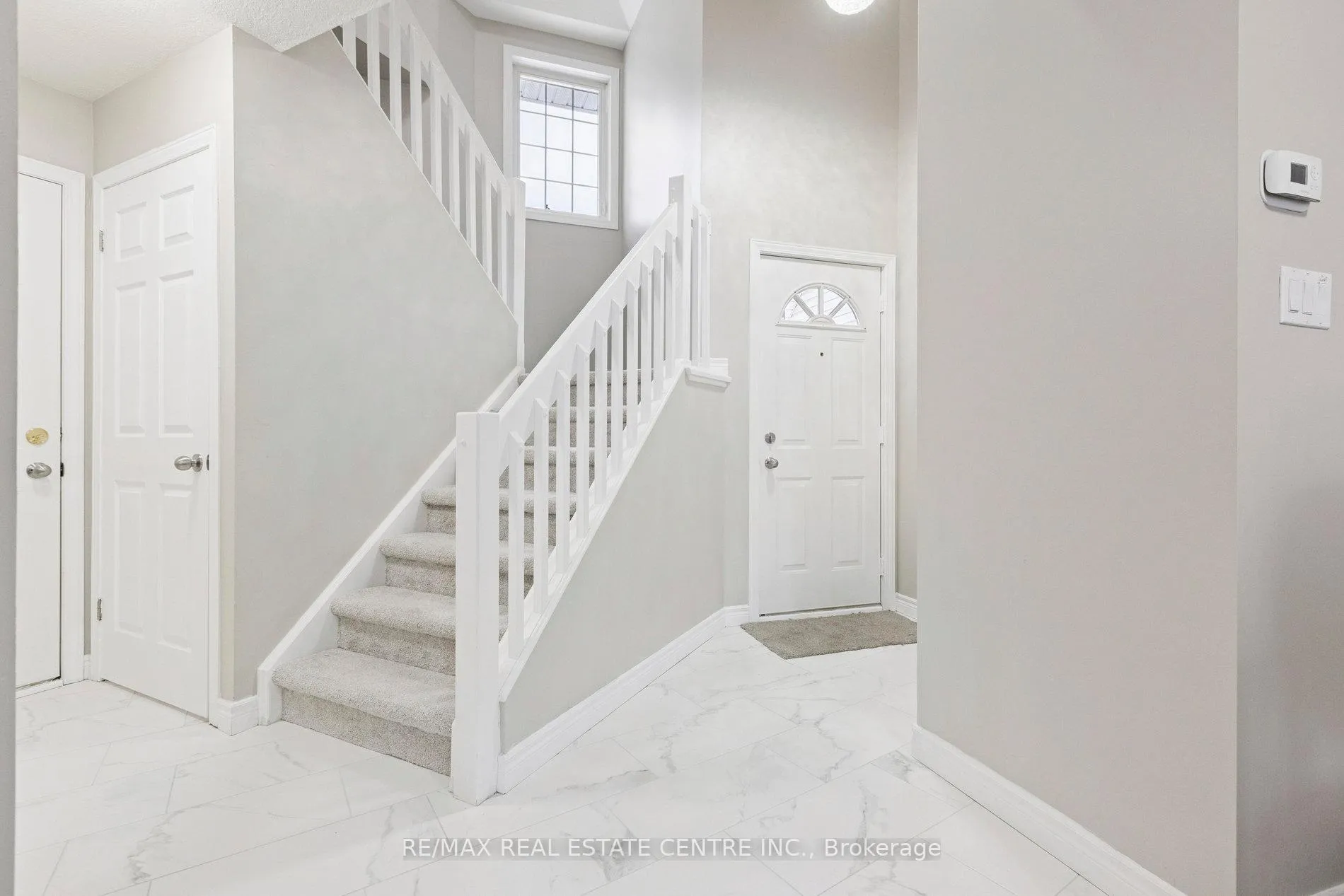 Photo 5 of 10 Periwinkle Way, Guelph, Pineridge/Westminster Woods — HOMEH