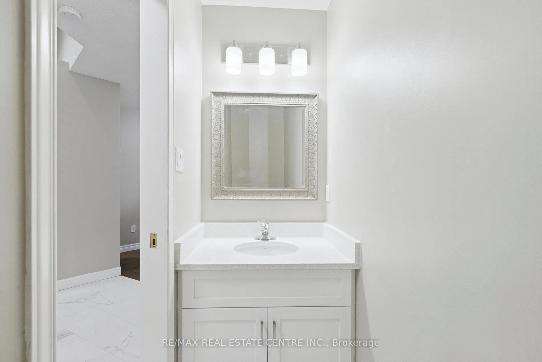 Photo 8 of 10 Periwinkle Way, Guelph, Pineridge/Westminster Woods — HOMEH