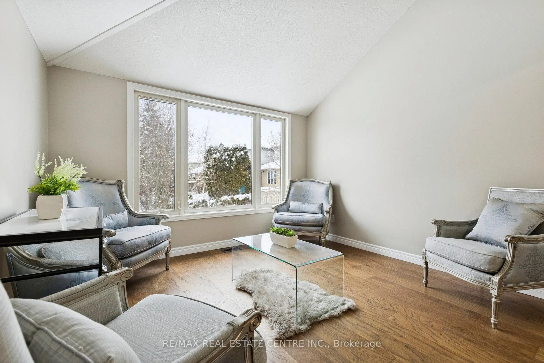 Photo 11 of 10 Periwinkle Way, Guelph, Pineridge/Westminster Woods — HOMEH