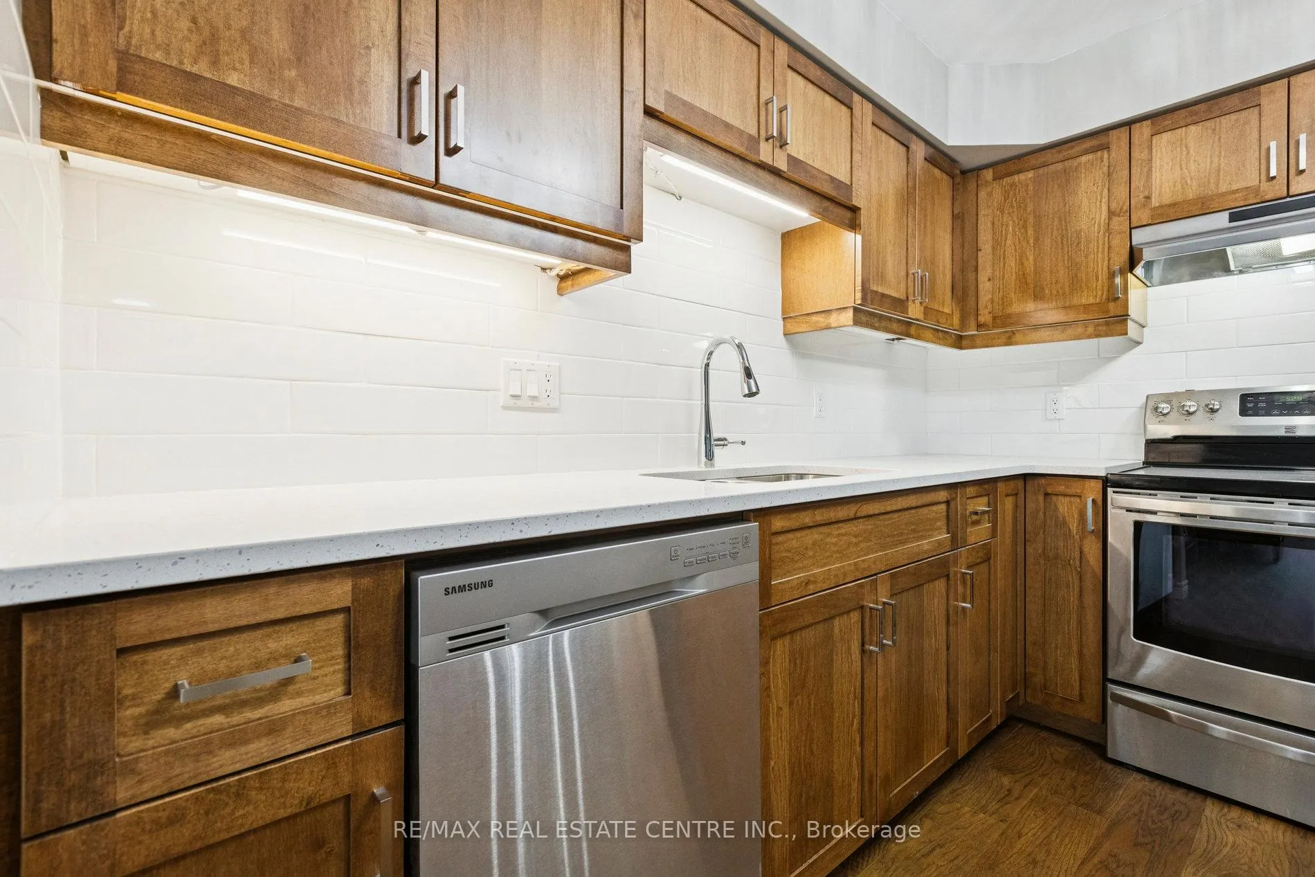 Photo 20 of 10 Periwinkle Way, Guelph, Pineridge/Westminster Woods — HOMEH