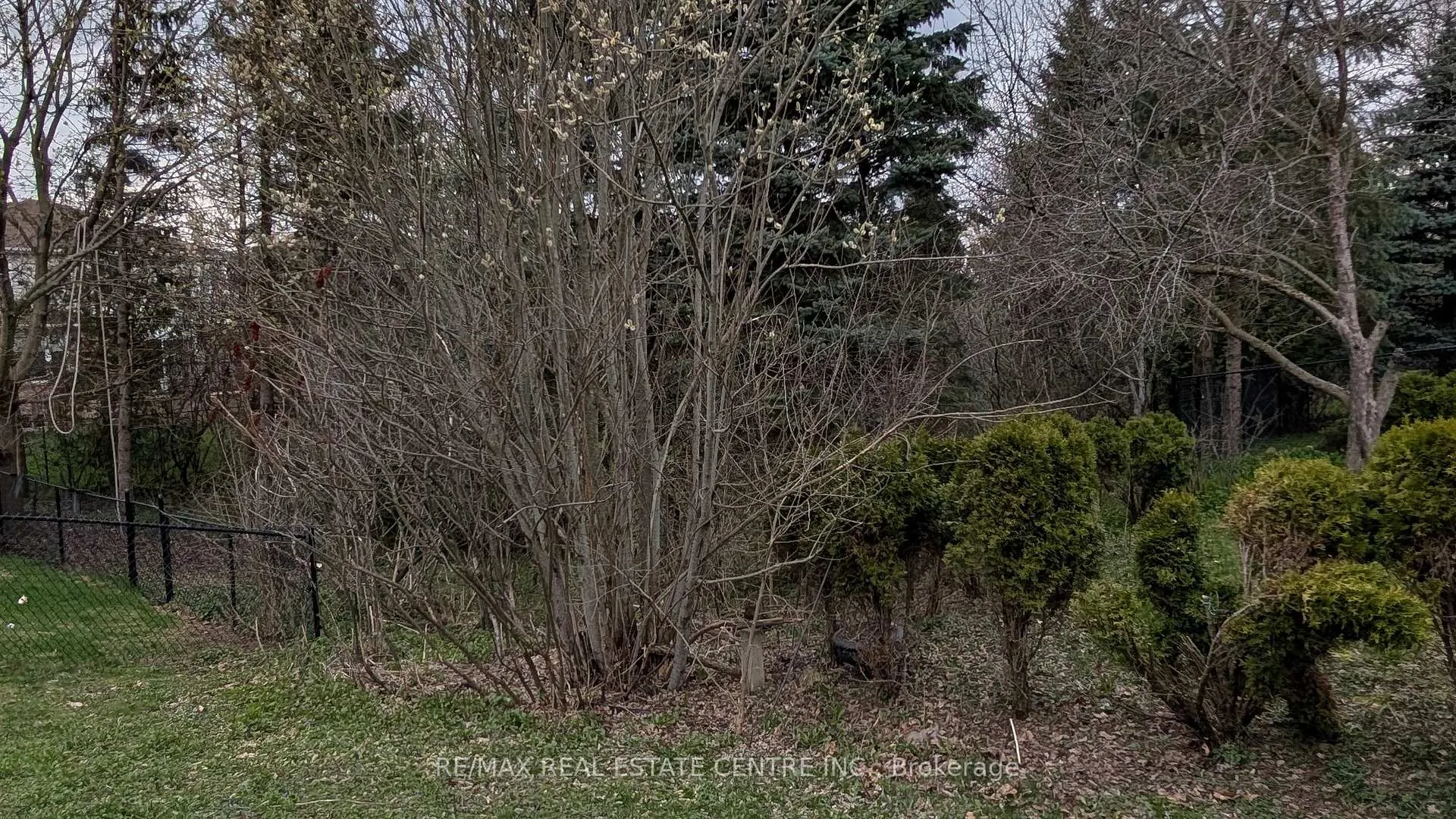 Photo 40 of 10 Periwinkle Way, Guelph, Pineridge/Westminster Woods — HOMEH