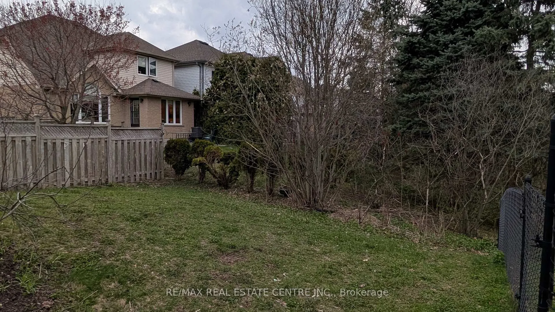 Photo 41 of 10 Periwinkle Way, Guelph, Pineridge/Westminster Woods — HOMEH
